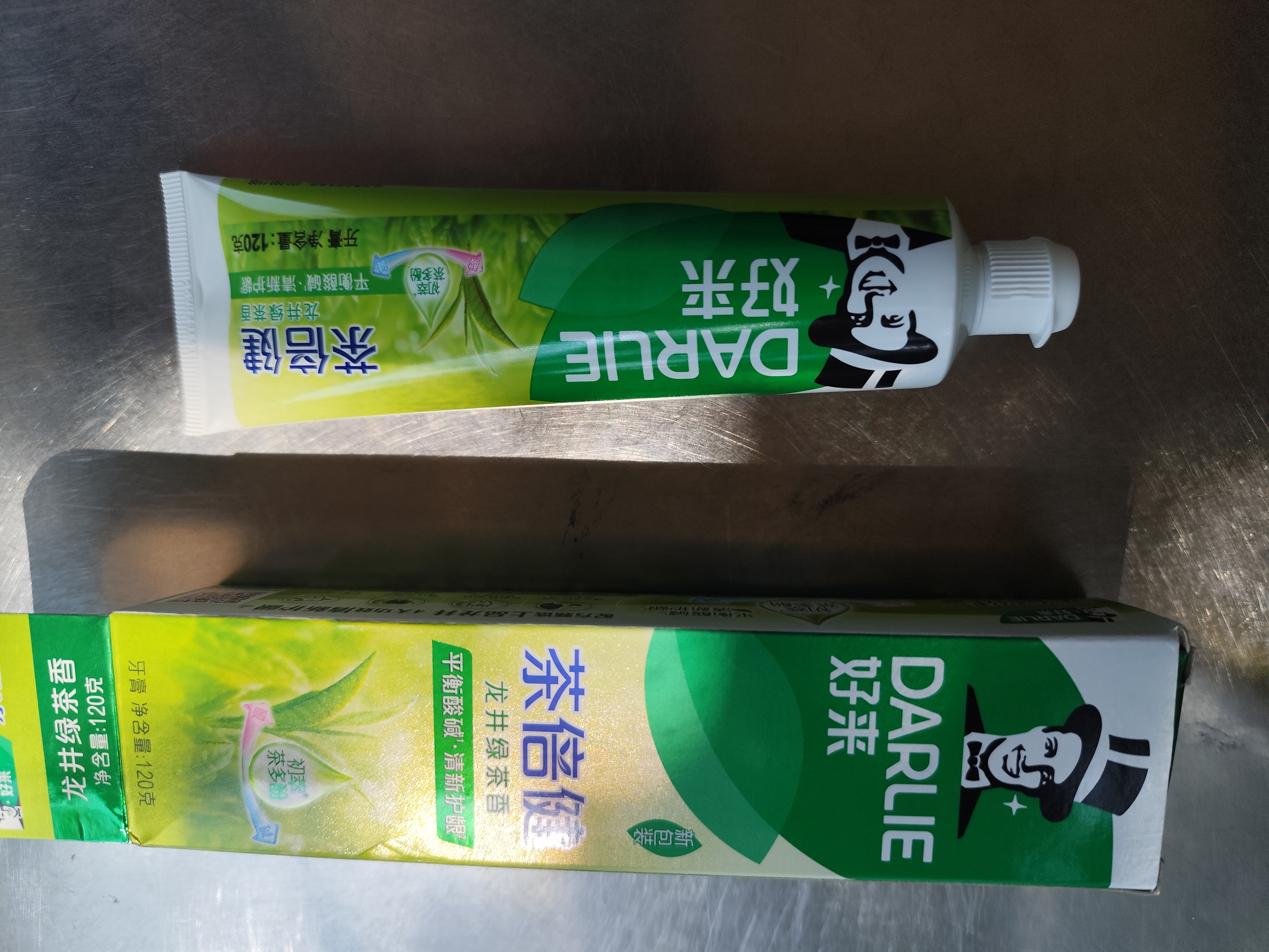 好来（DARLIE）原黑人茶倍健龙井绿茶牙膏清新口气健齿护龈改善口腔问题120g 实拍图