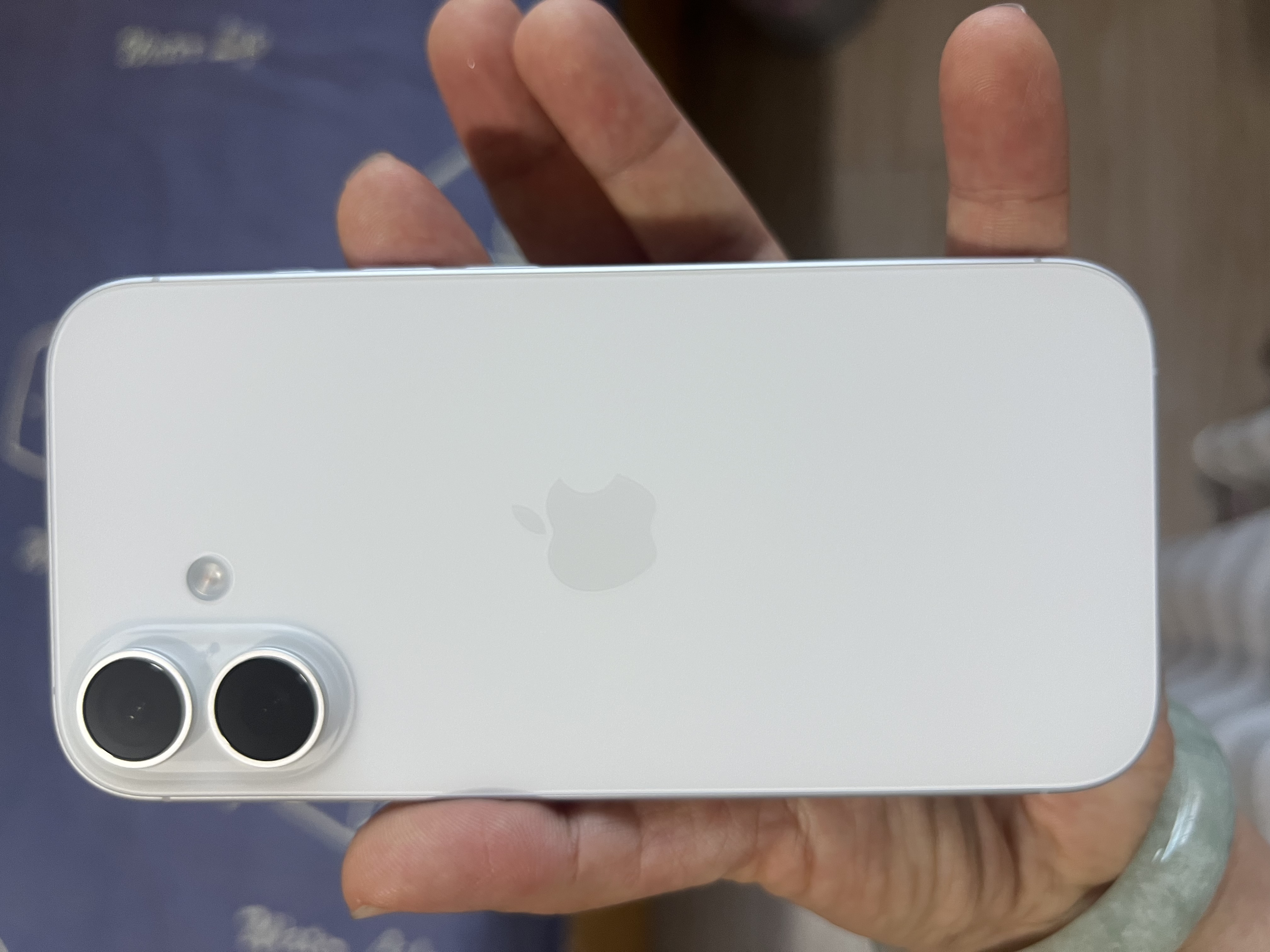 Apple/苹果 iPhone 17 512GB 白色 支持移动联通电信5G 双卡双待手机 实拍图