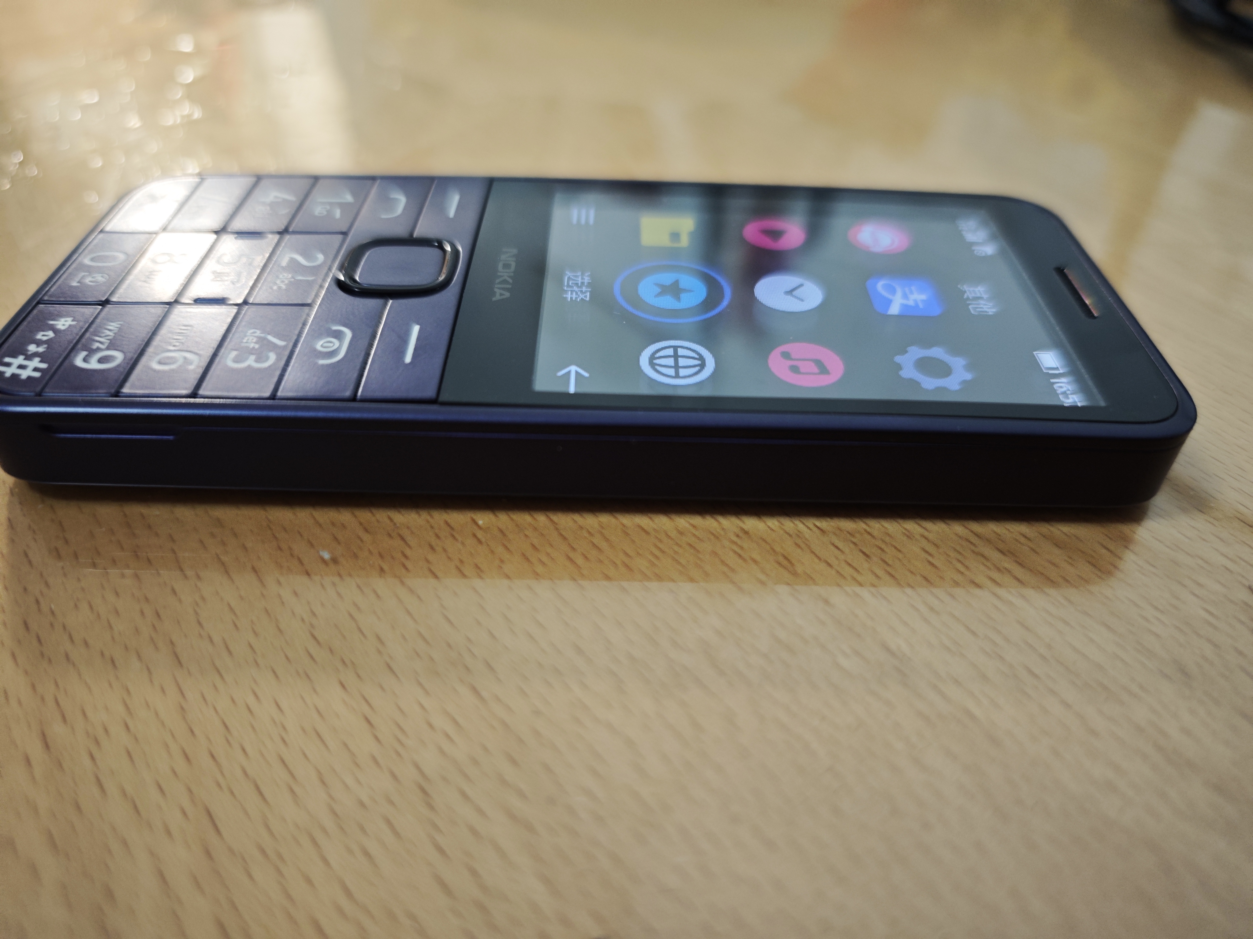 诺基亚（NOKIA）235 4G 移动联通电信全网通 2.8英寸双卡双待 直板按键手机 老人老年手机 学生手机 紫色 实拍图
