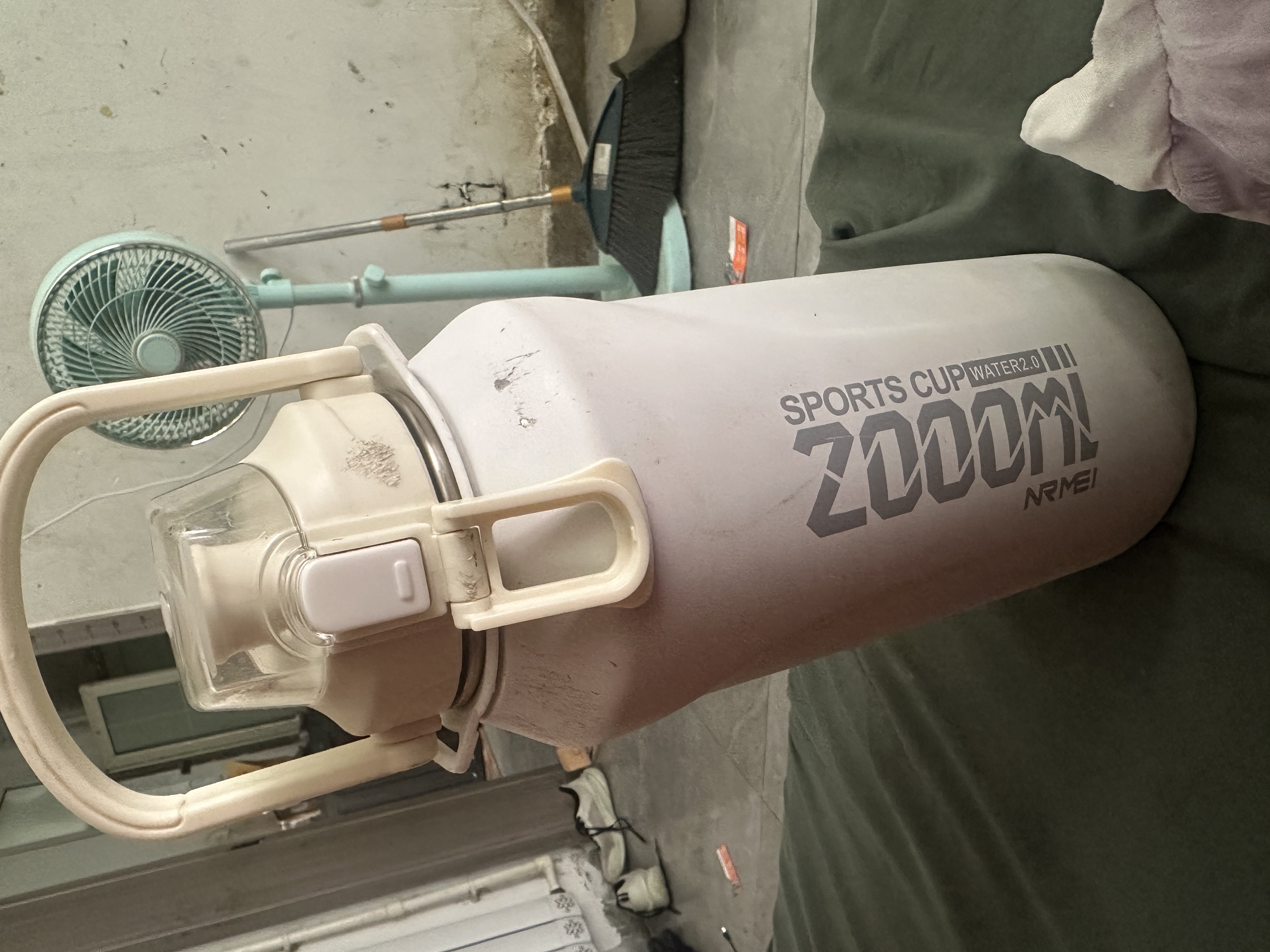 恩尔美（nRMEi）保温保冷杯大容量2000ml男士男款青少年12-18岁学生运动水壶杯子 实拍图