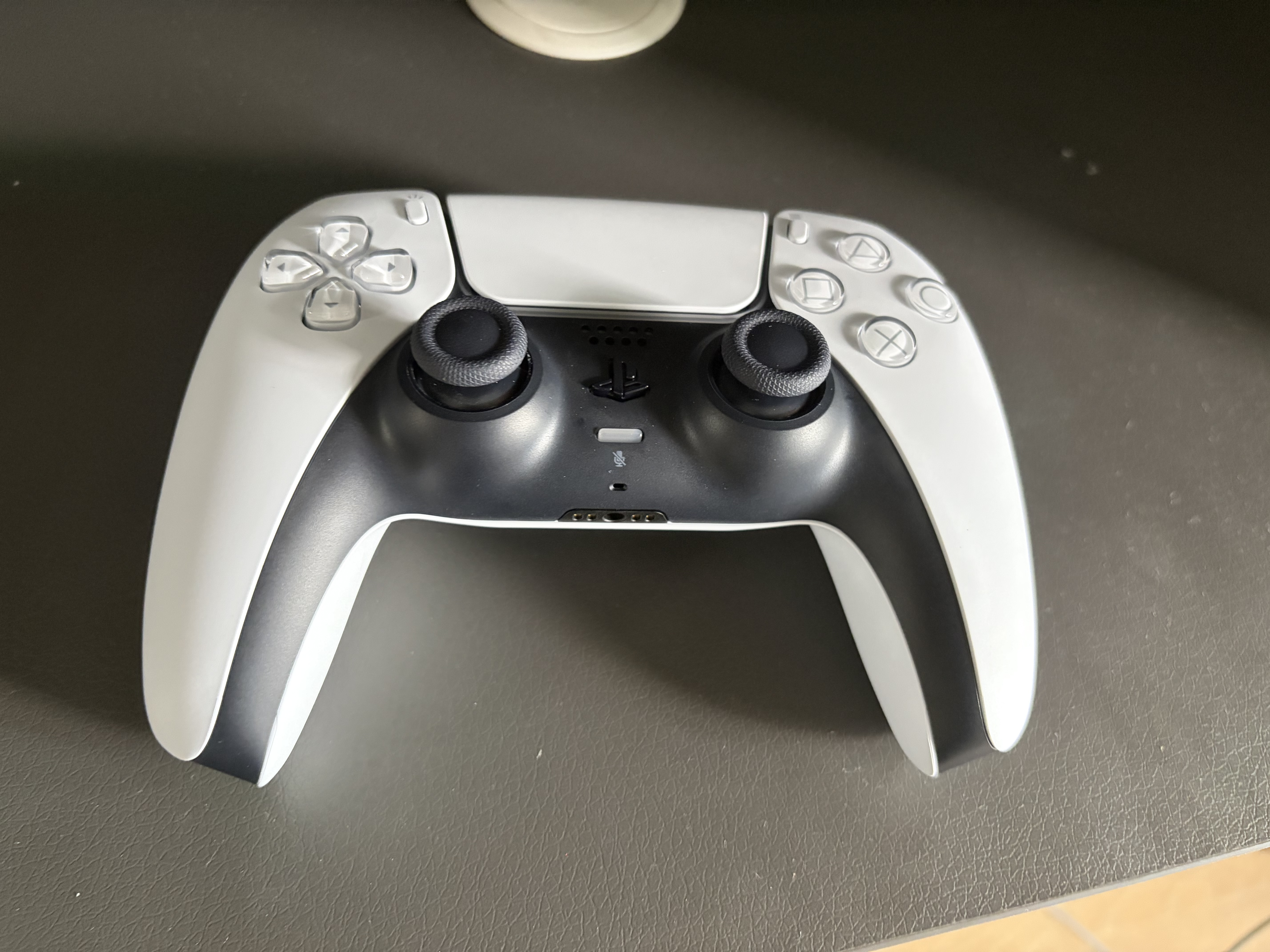 索尼（SONY）【国内保税仓】索尼ps5 slim/pro轻薄版体感家庭游戏机主机港版/日版支持VR/GTA6 PS5 原装手柄午夜黑（保税仓） 实拍图