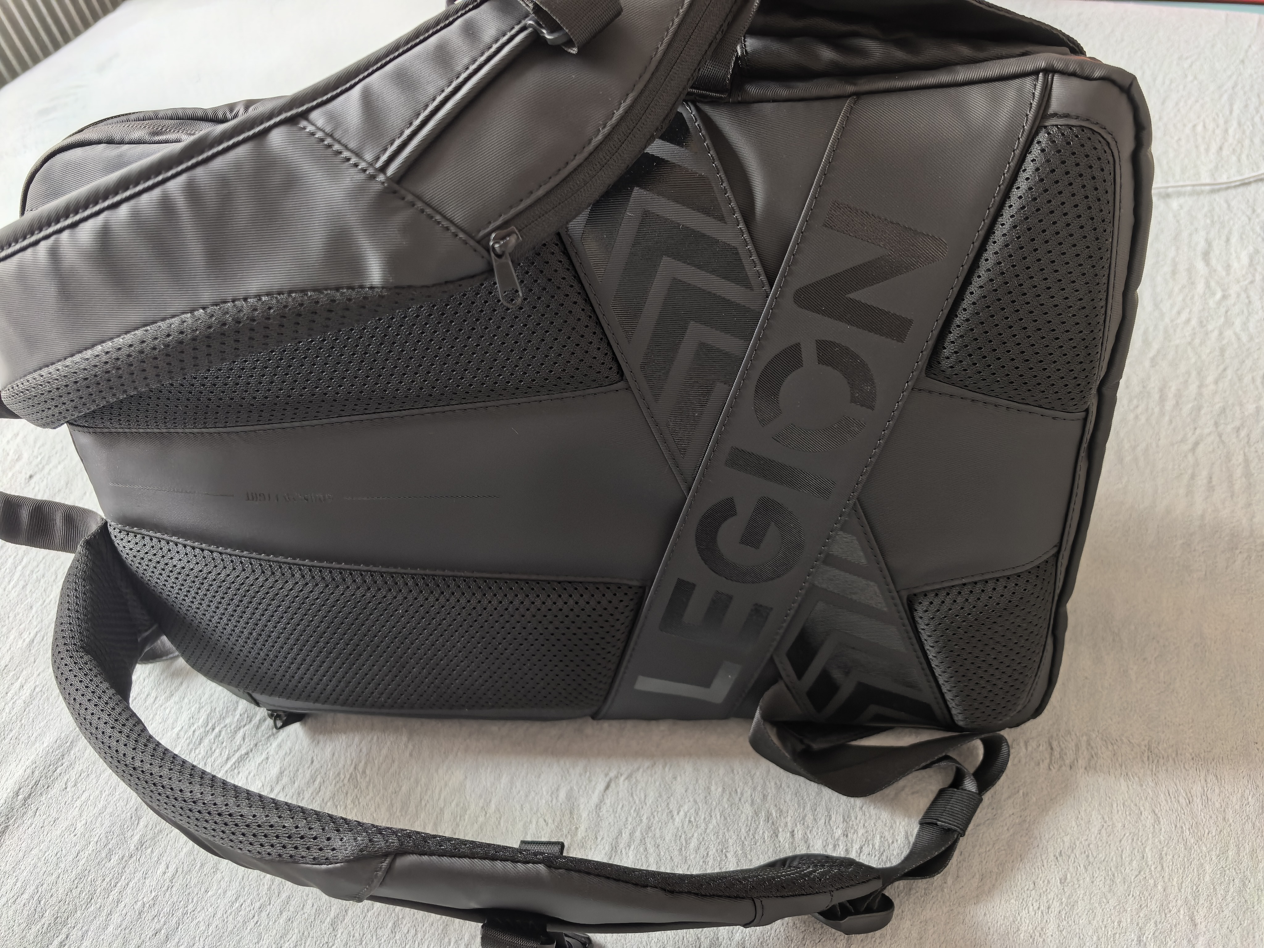 联想（Lenovo）拯救者多功能双肩包 X7 21L大容量 全新子母包设计 一包两用 电脑平板双仓位 全敞开合双侧快取 实拍图