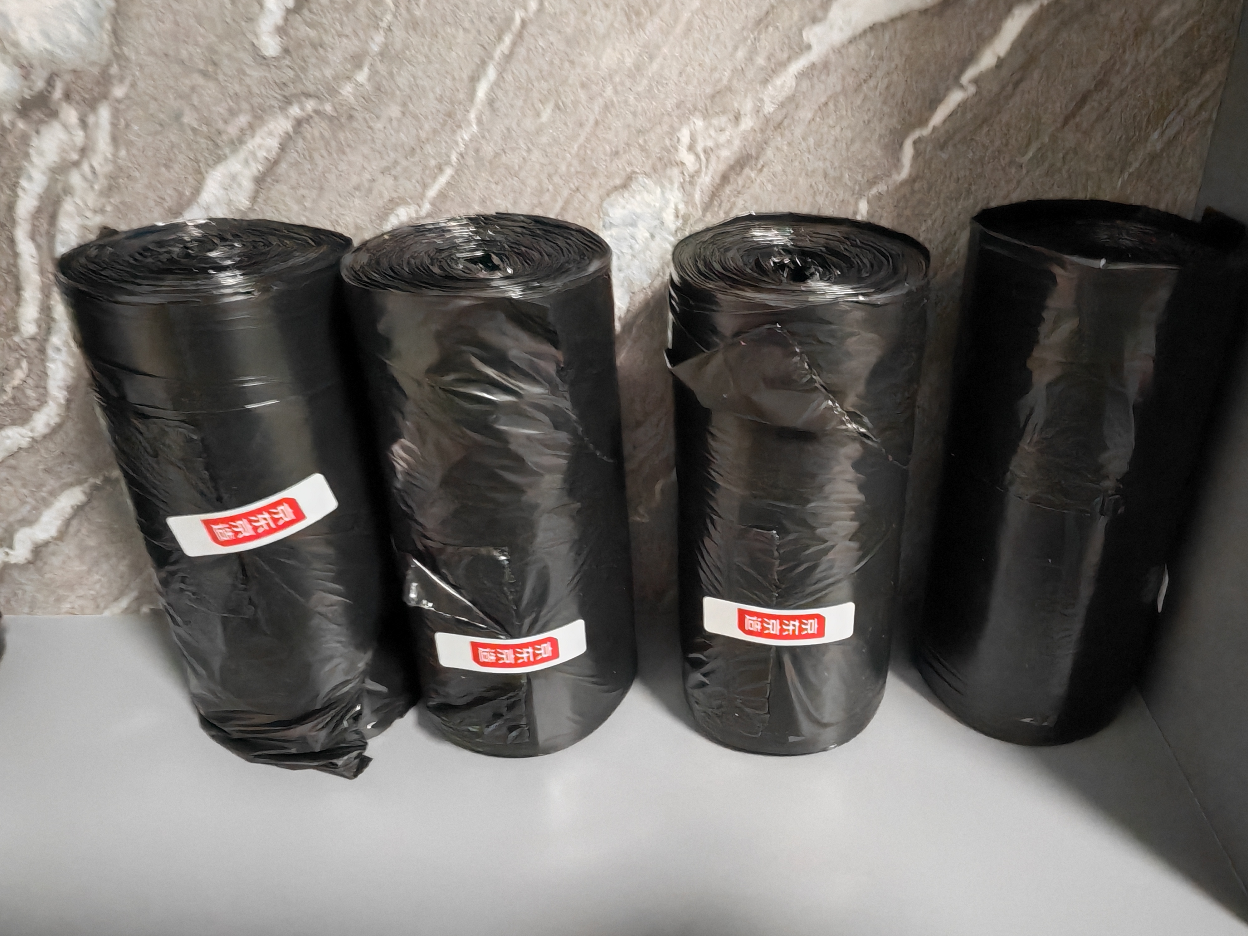 京东京造 背心式垃圾袋45*60cm*300只双面1.6丝 手提厨房家用加厚袋中号 实拍图