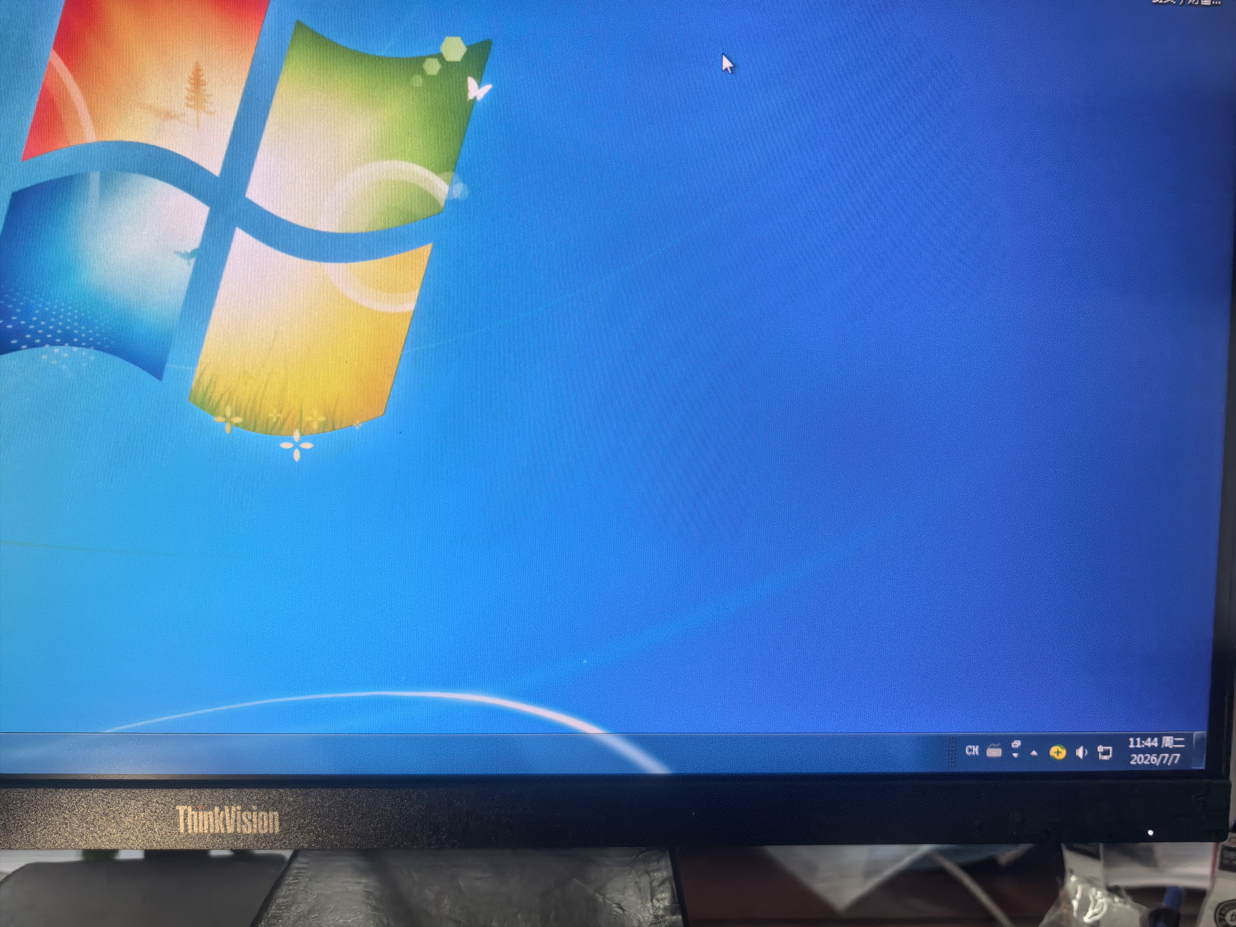 联想ThinkVision 27英寸 IPS商务显示器 100Hz刷新率内置音响 硬件低蓝光 99% sRGB 可升降旋转 E27-40 实拍图