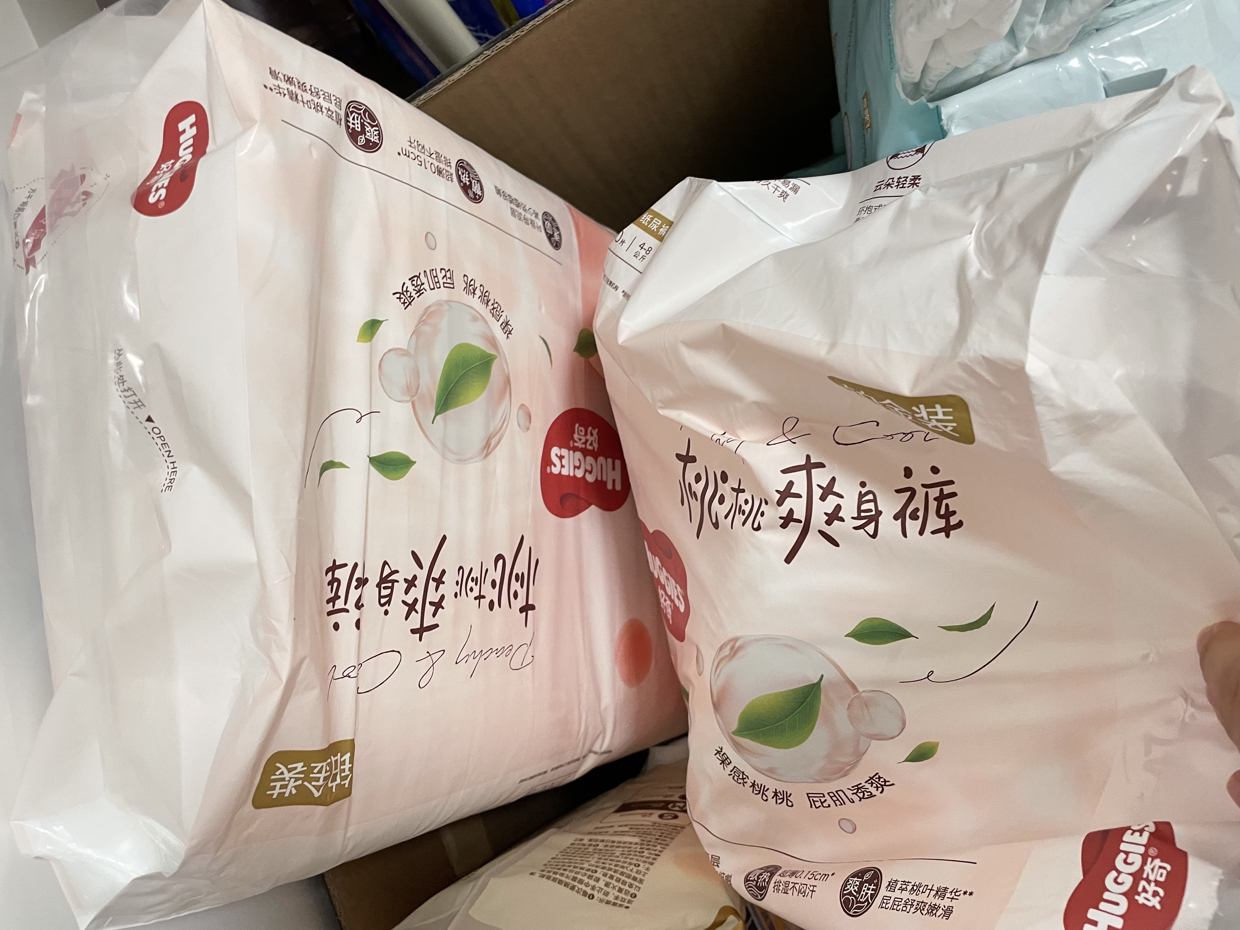 好奇（Huggies）铂金装纸尿裤婴儿尿不湿小桃裤【多仓直发】新老包装随机发货 S70片【4-8kg】 实拍图