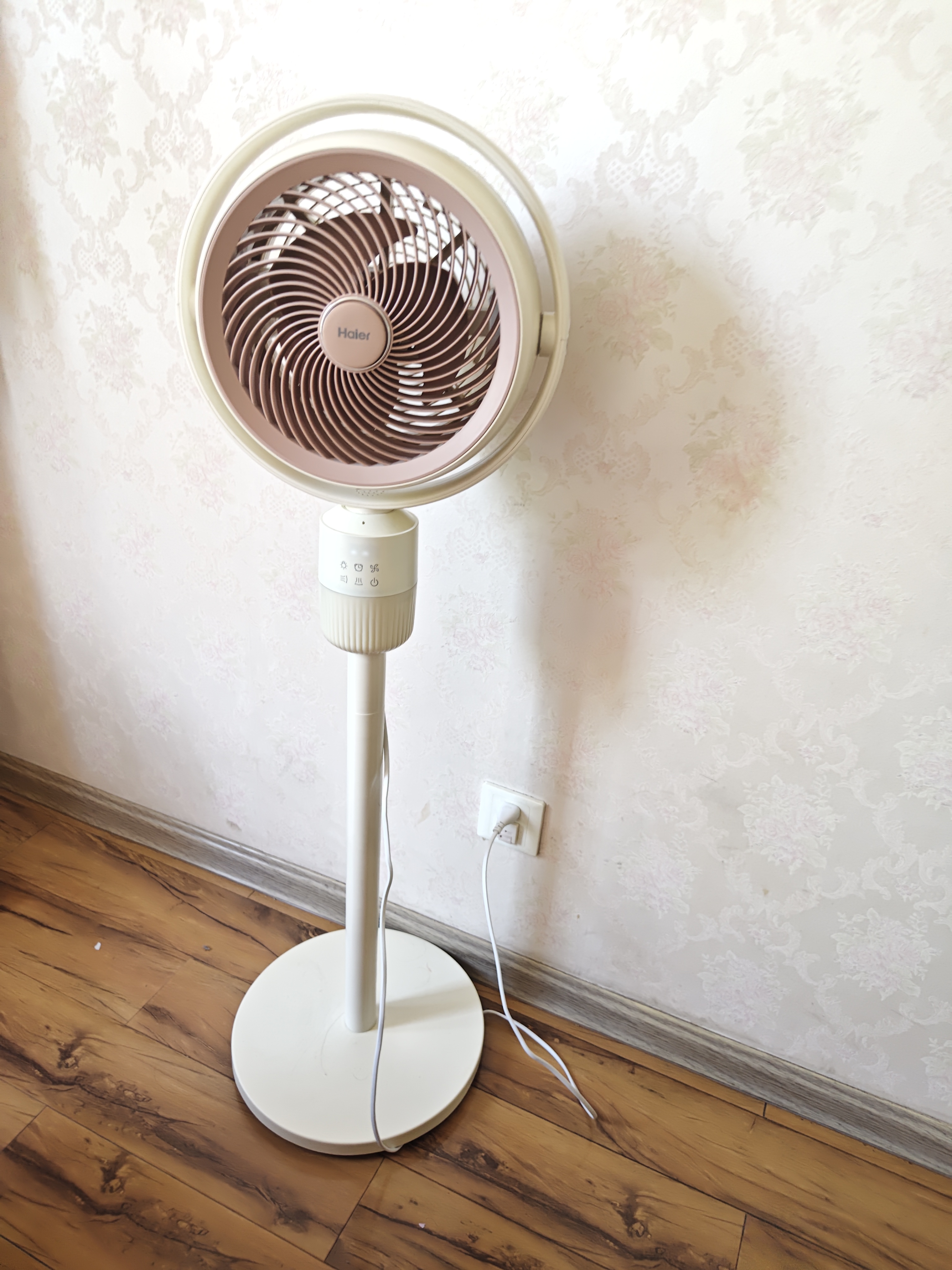 海尔（Haier）空气循环扇大风量直流风扇摇头电风扇抑菌驱蚊语音风扇家用台式落地扇轻音节能柔风轻羽扇电风扇 【直流电机】24档驱蚊杀菌HFX-Y2367AD 实拍图