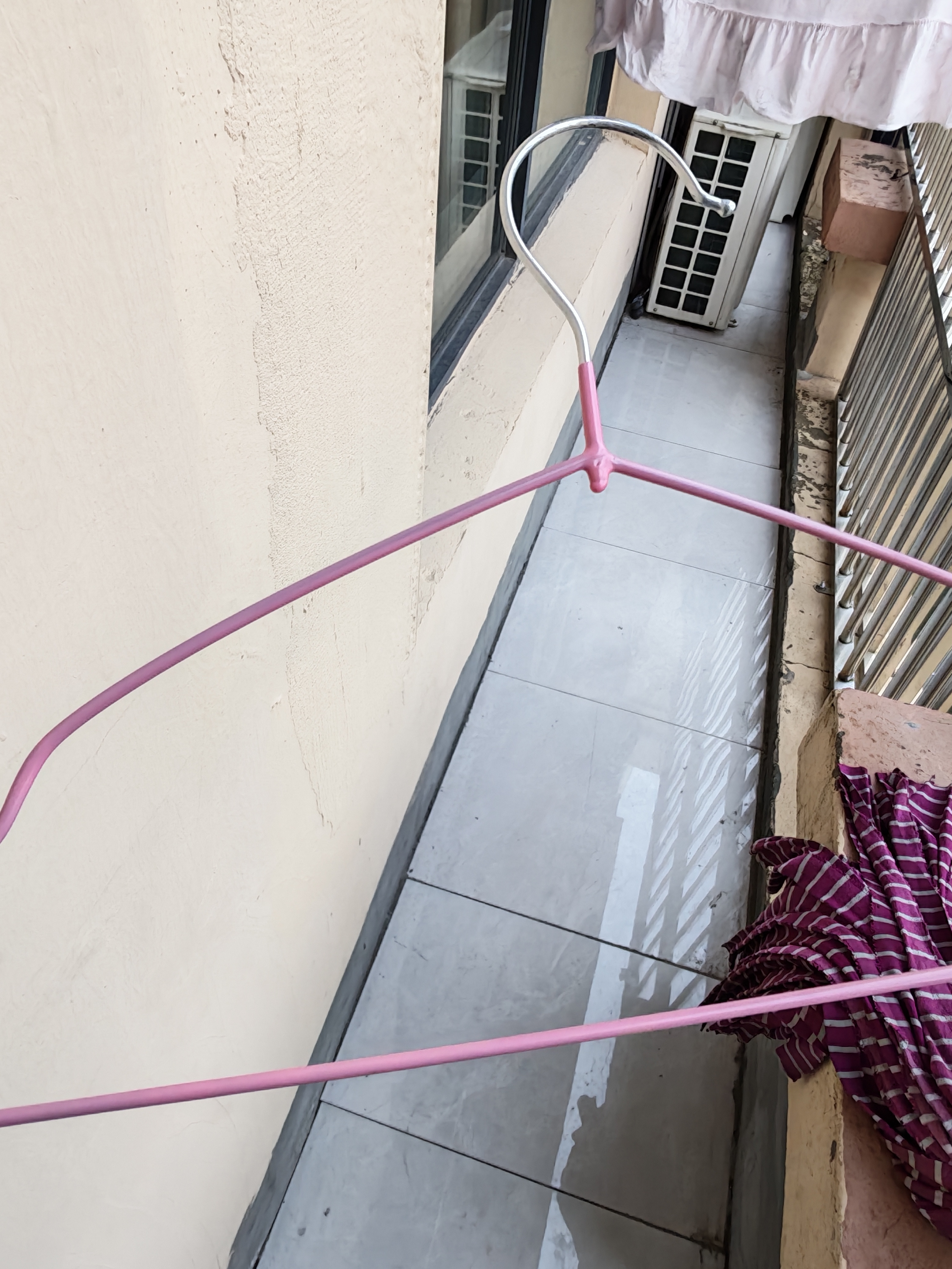 宜思家（YISIJIA）衣架家用挂衣无痕防滑晾衣架学生宿舍用防肩角晒衣撑凉大衣服架子 【防滑无痕不鼓包】浅粉色 10个装 实拍图