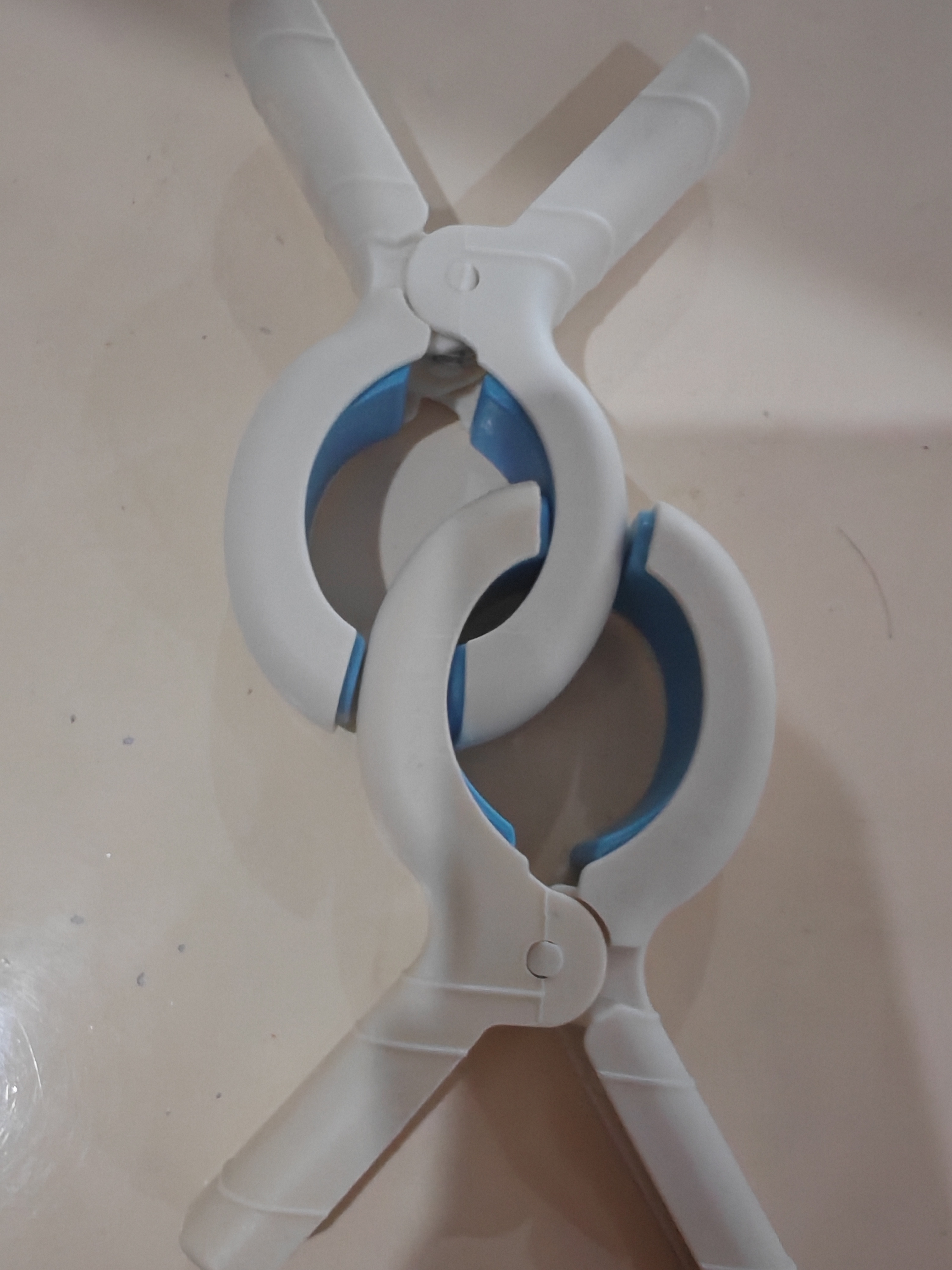 摄影背景纸无痕强力固定夹道具鱼嘴夹木工a字夹晾衣夹晒被夹弹簧夹超强夹力 【强抓力夹 4个装】 实拍图