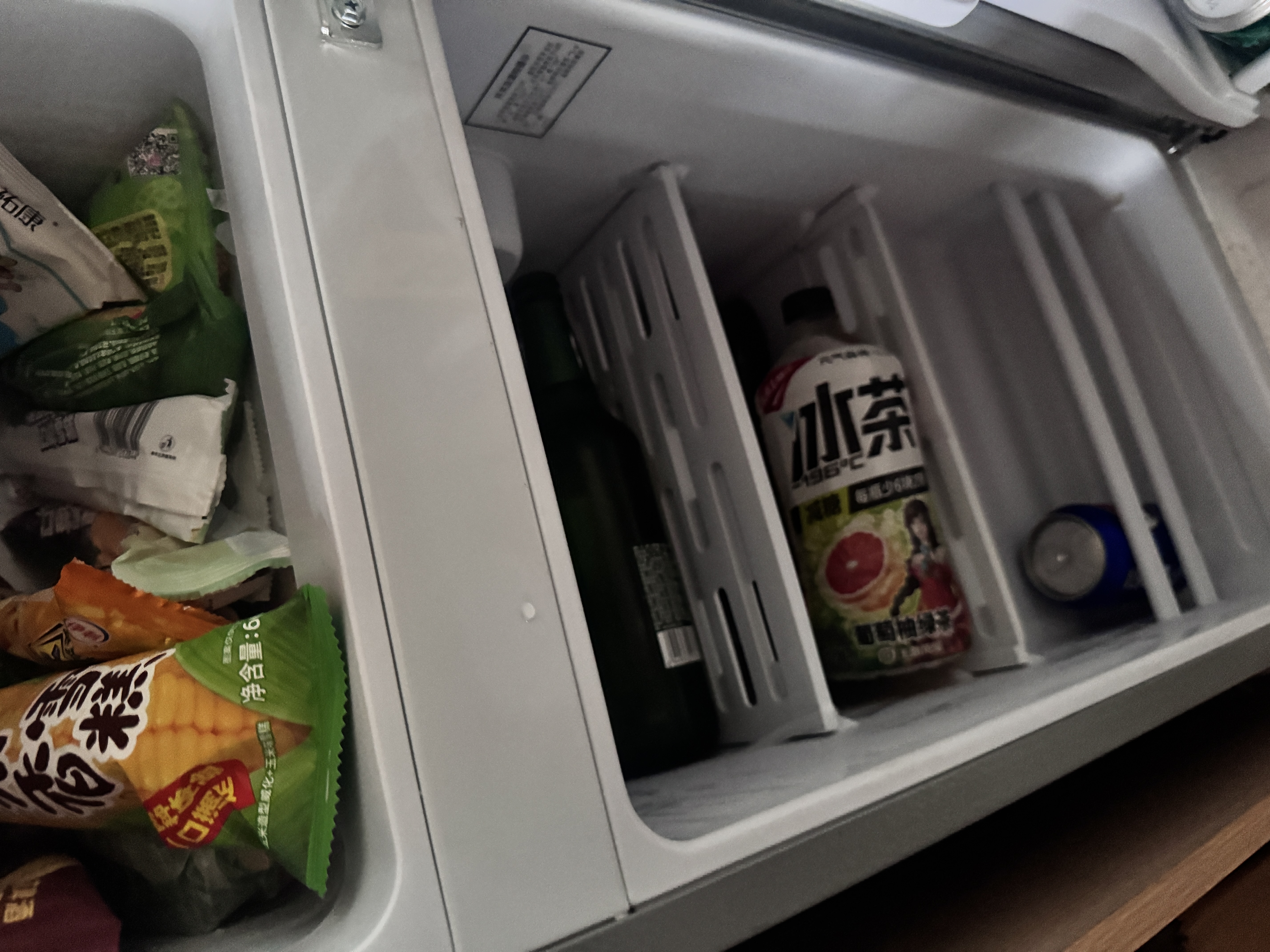 志高（CHIGO）小冰箱迷你小型家用冷藏冷冻两用宿舍出租房用双门办公室电冰箱节能省电 【一级能效】82L银色【全国联保丨节能省电】 实拍图