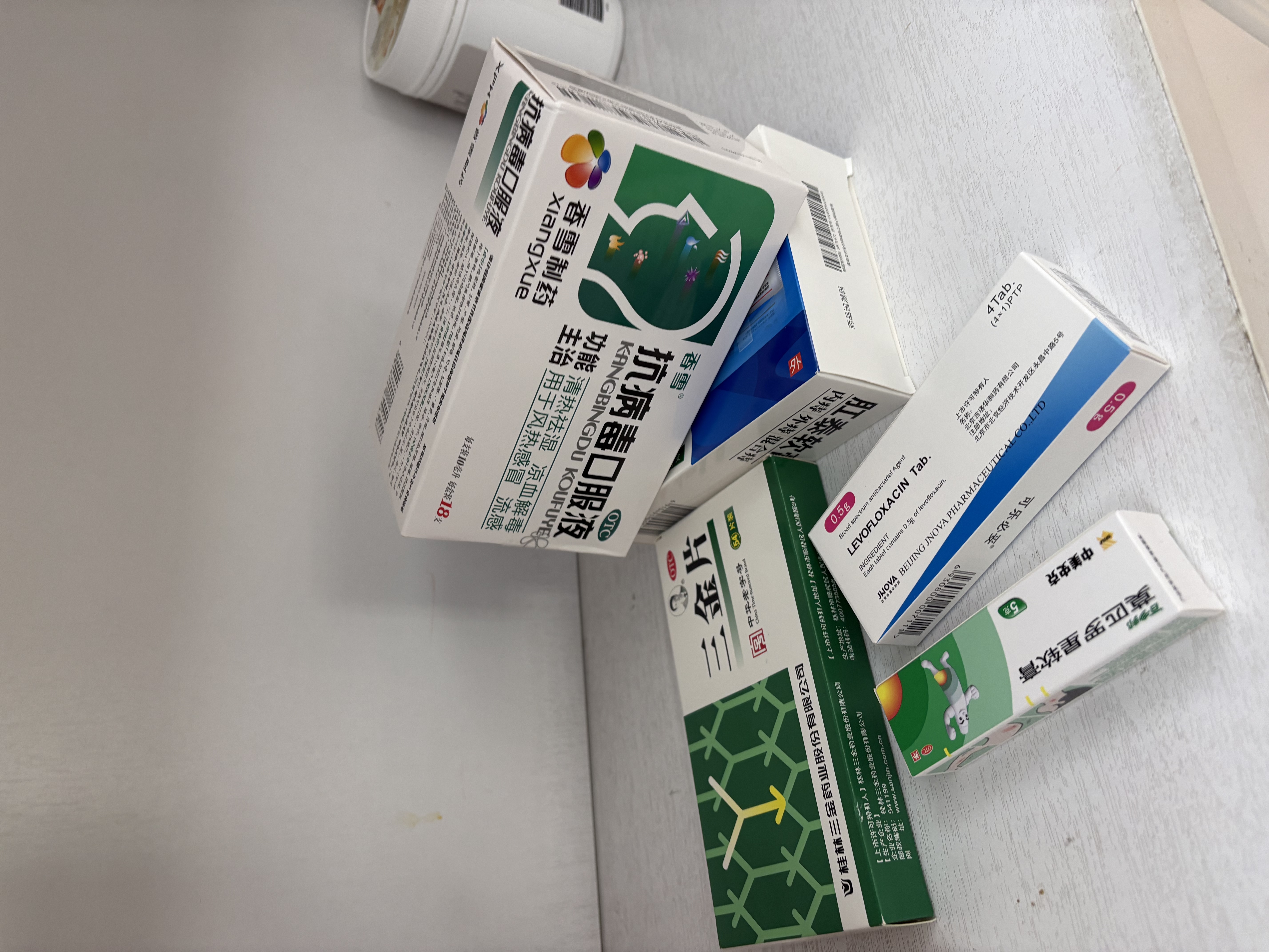 【原研药】可乐必妥 左氧氟沙星片 0.5g*4片/盒 实拍图