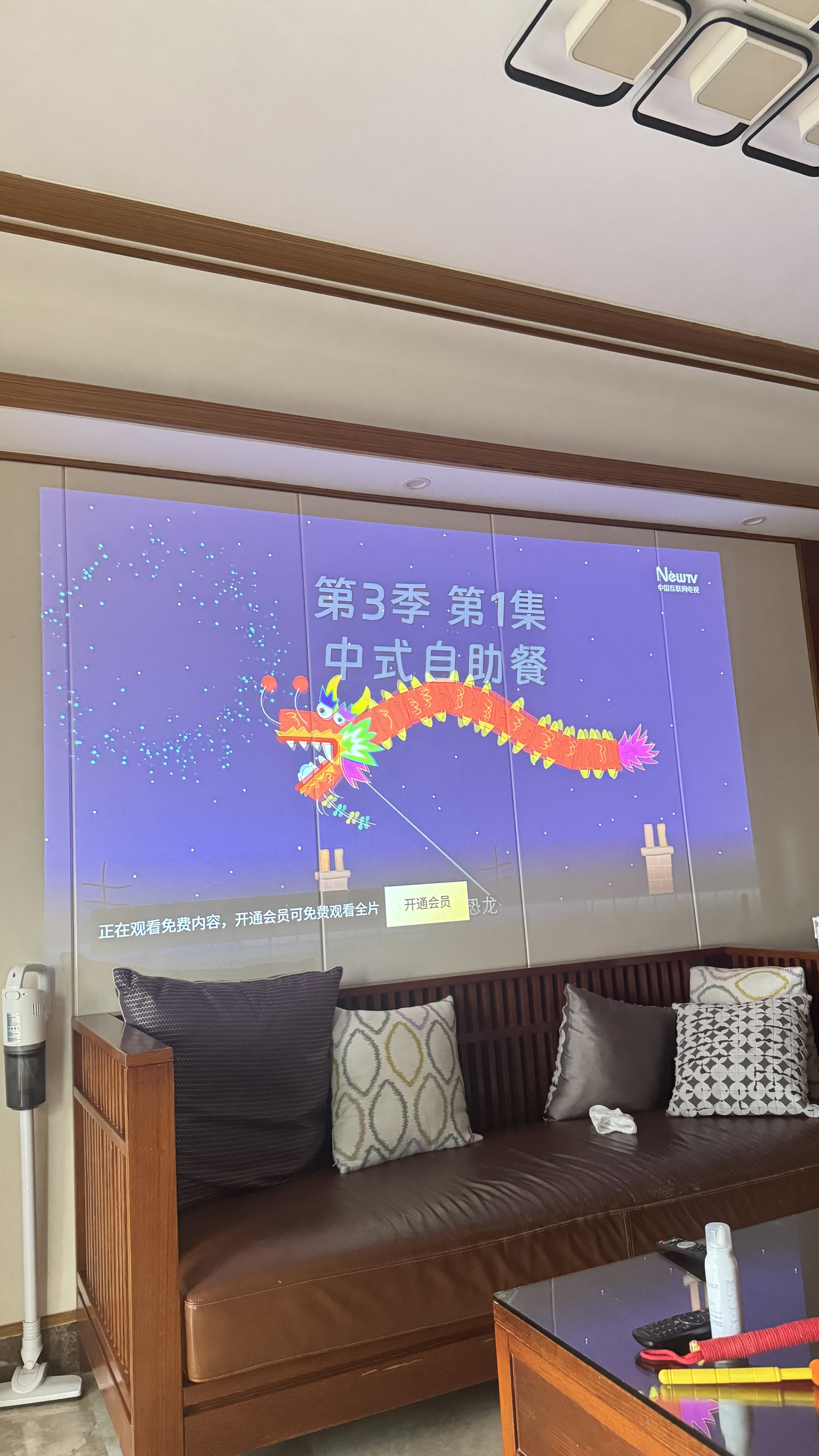 爱普生（EPSON）CH-TW6280T家用投影仪 4K专业家庭影院智能投影仪（±60%镜头位移 1.62倍光学变焦） 实拍图