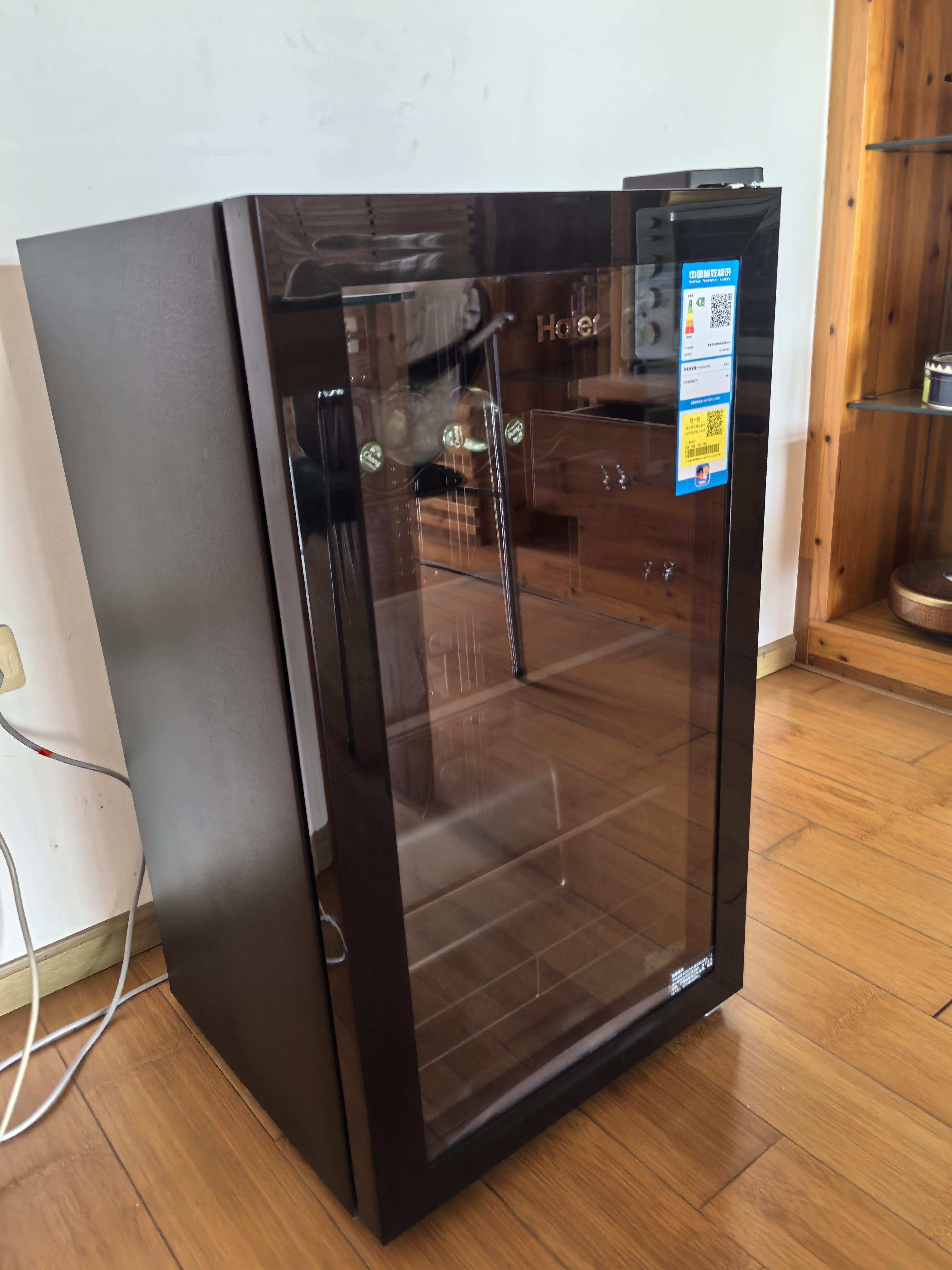 海尔（Haier）96升冰吧家用冷藏柜保鲜柜迷你入门格调小冰箱饮料水果小型冰柜一级能效抗菌LC-96LHED1大容量冰箱 实拍图