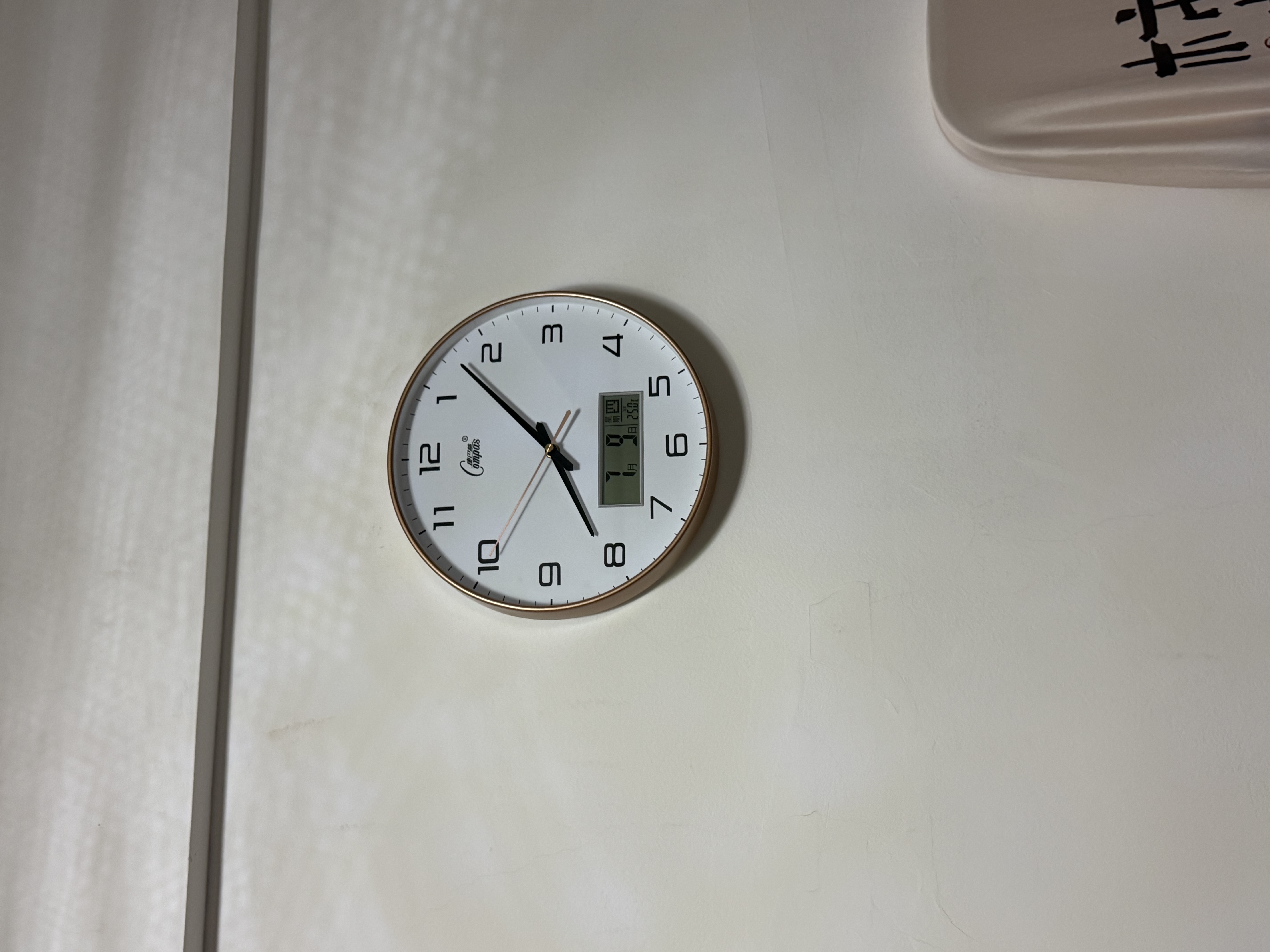 康巴丝（Compas）挂钟客厅家用日历静音走时简约石英钟表挂墙时钟 2888Y 金色 实拍图