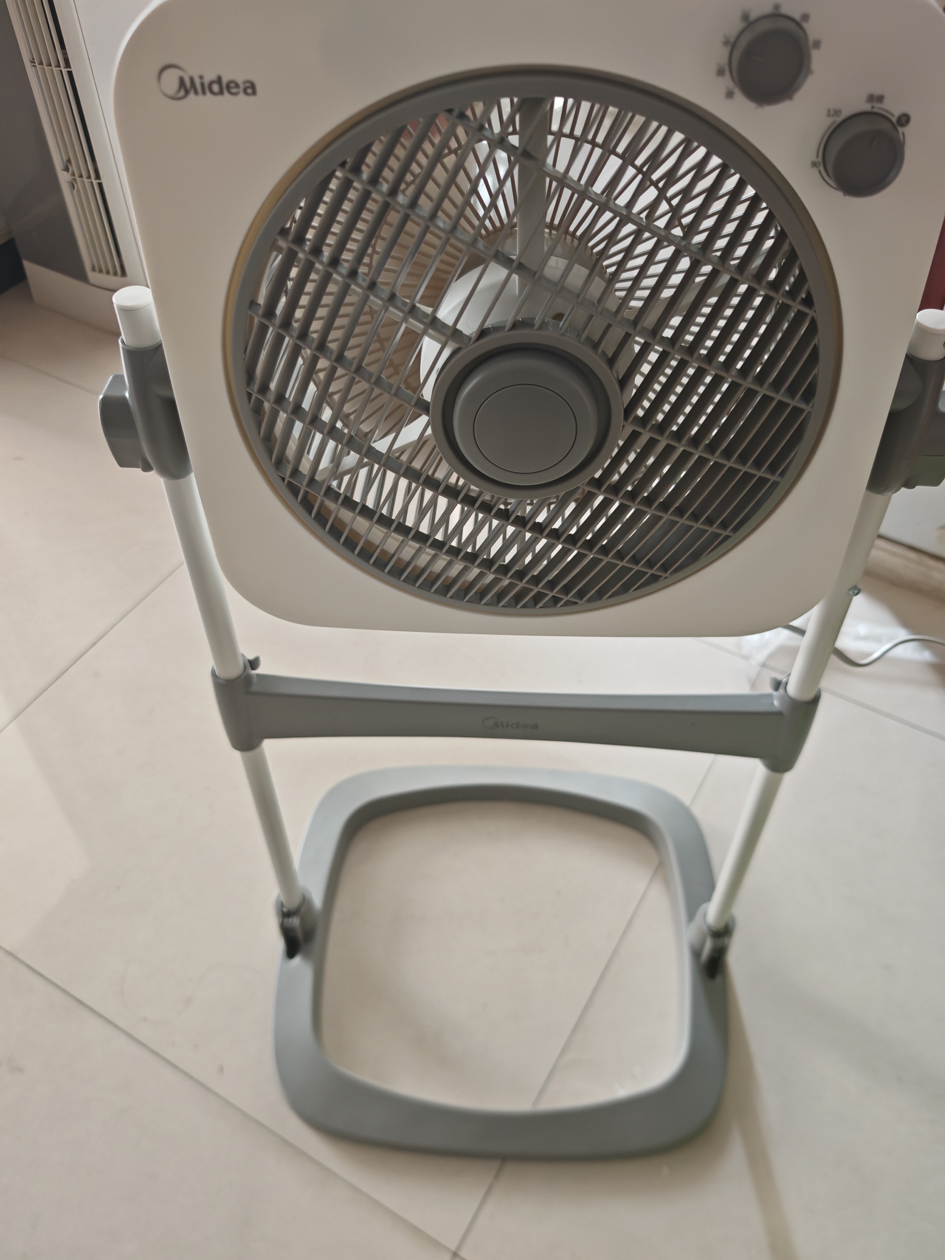 美的（Midea）电风扇 鸿运扇家用升降式转页扇宿舍办公室风扇定时五叶轻音节能电扇卧室客厅落地扇 KYT30-23SJ【高度可调 360°送风】 实拍图