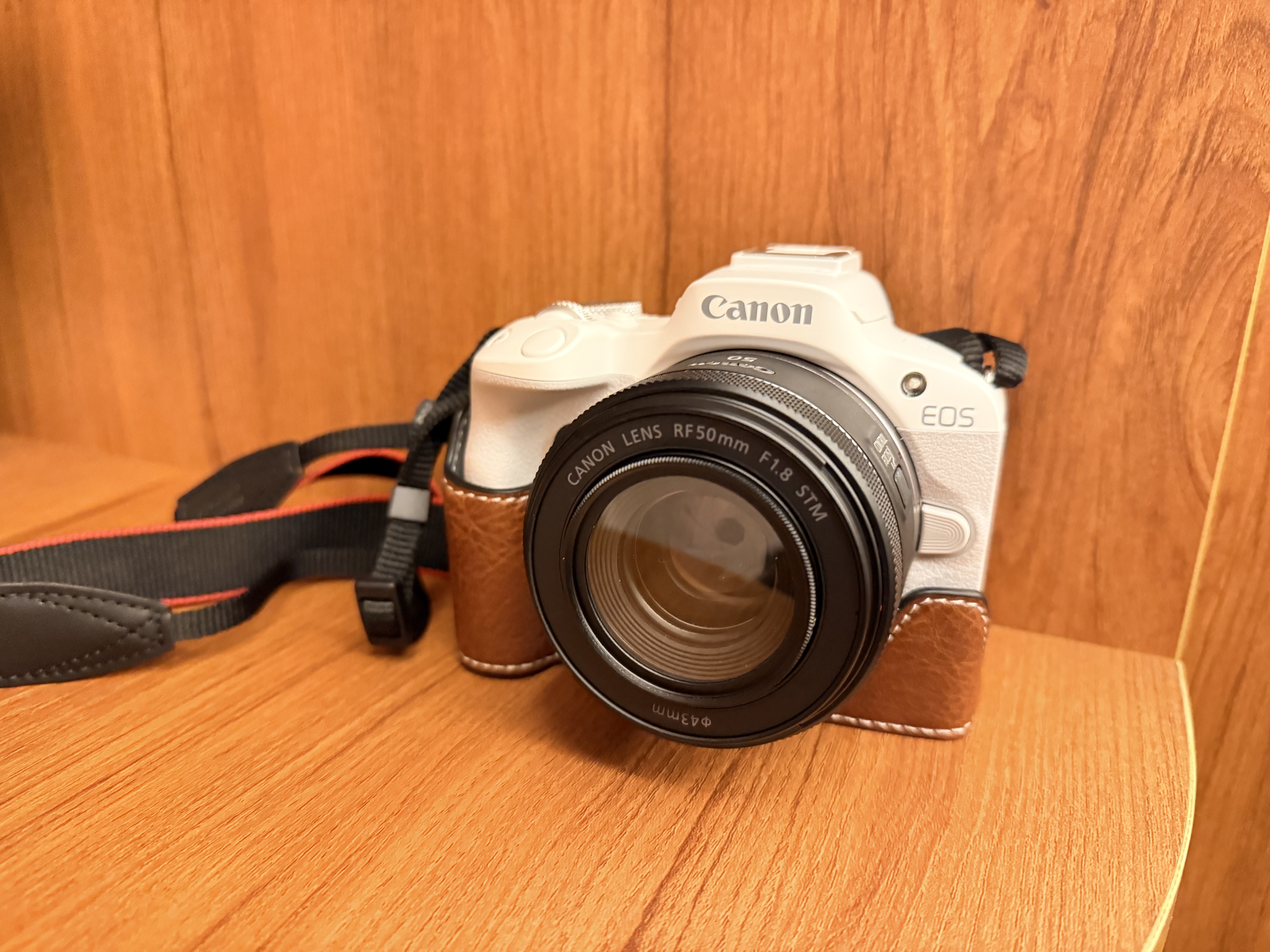 佳能（Canon）EOS R50 微单半画幅相机 r50小巧便携 Vlog拍摄直播相机 4K短视频  学生微单相机 R50白色套机+RF50F1.8【人像双镜头】 套餐一【128G内存卡~摄影包~Vl 实拍图