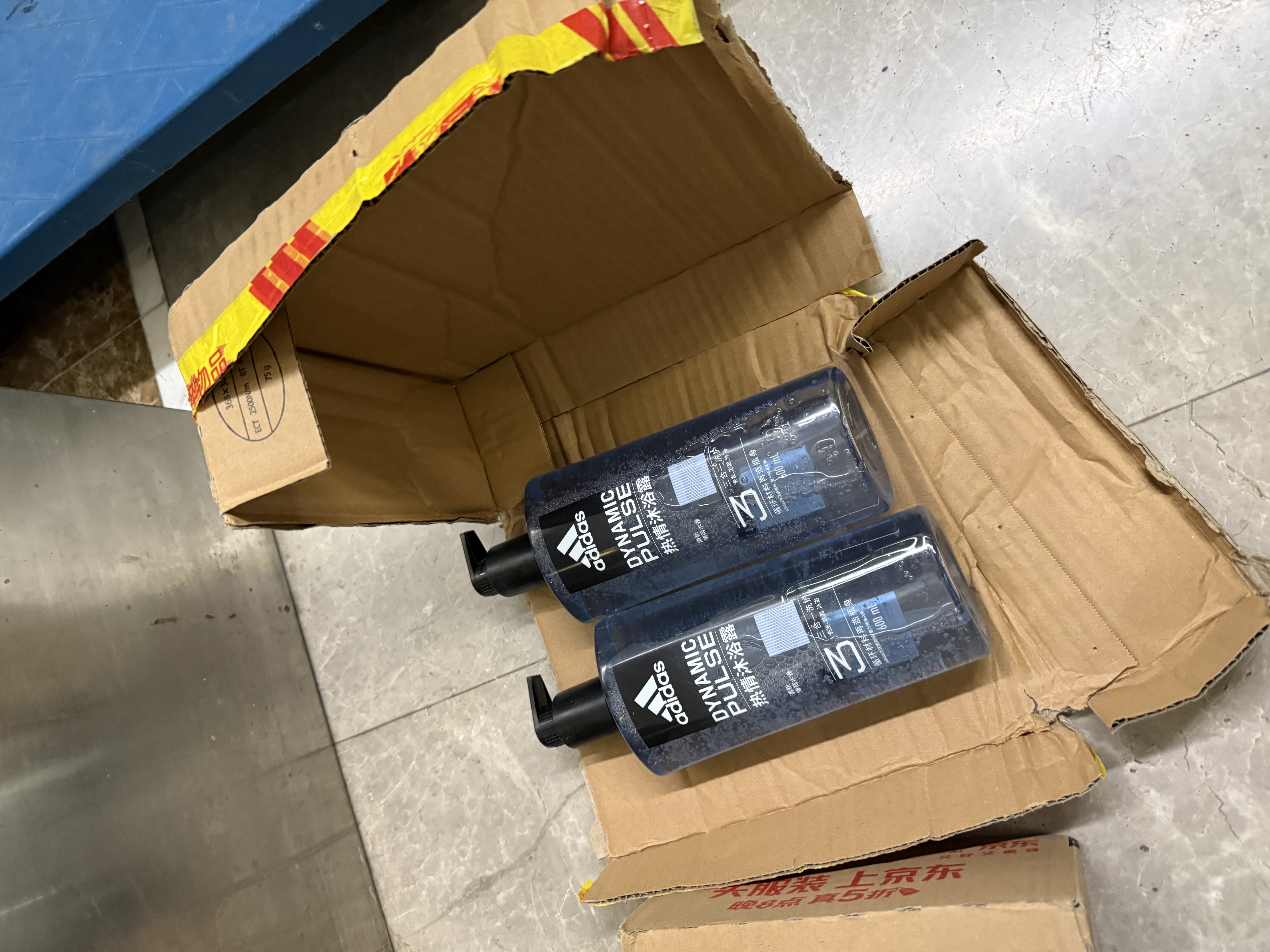 阿迪达斯（adidas）沐浴露男士专用洗发水洗面奶三效合一 游泳去氯薄荷大容量600ml 实拍图