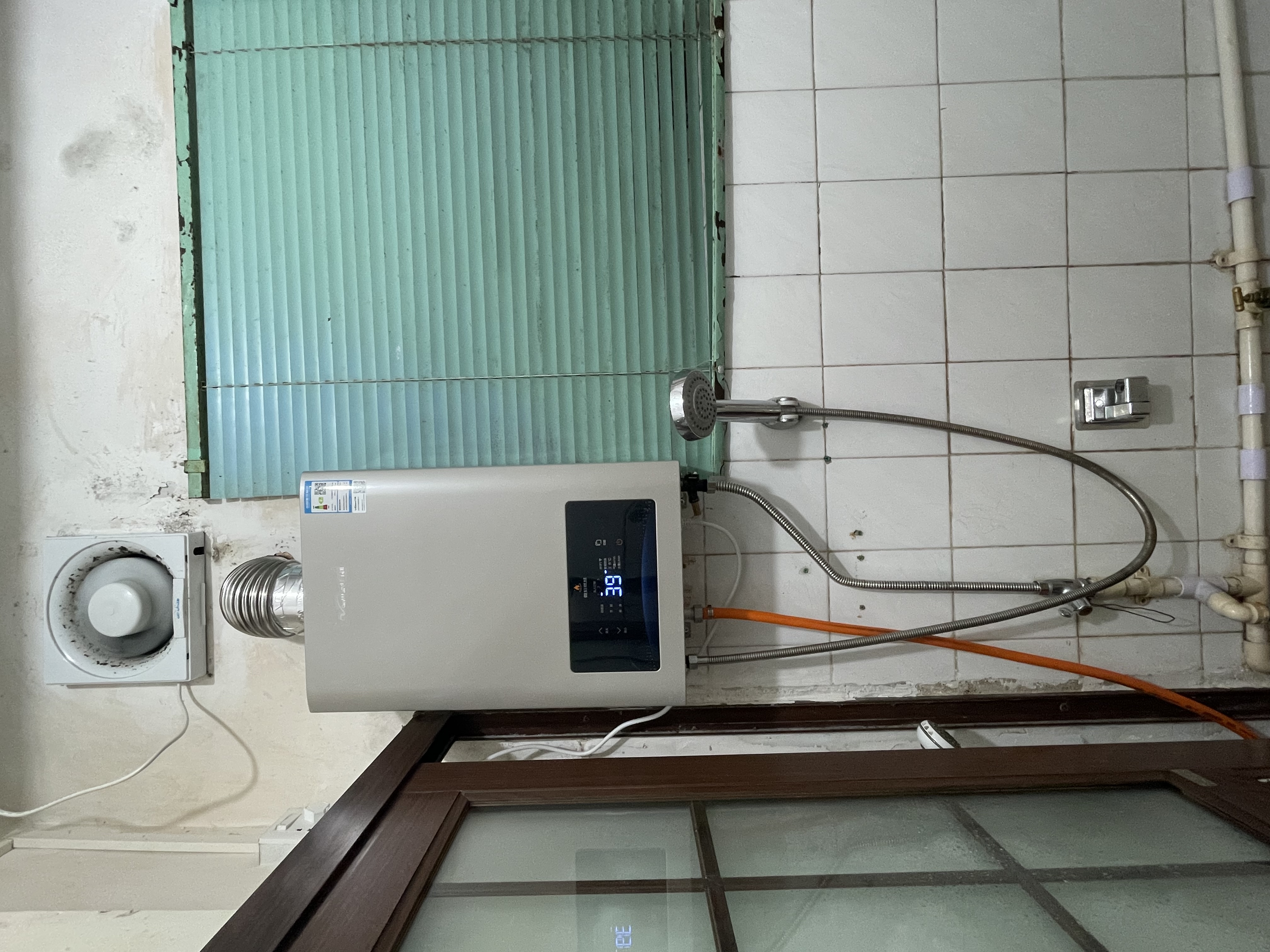 万和燃气热水器【平衡机WE3W12】12升液化气 可装浴室内双防保护 ECO节能 WE3W12-20Y 实拍图