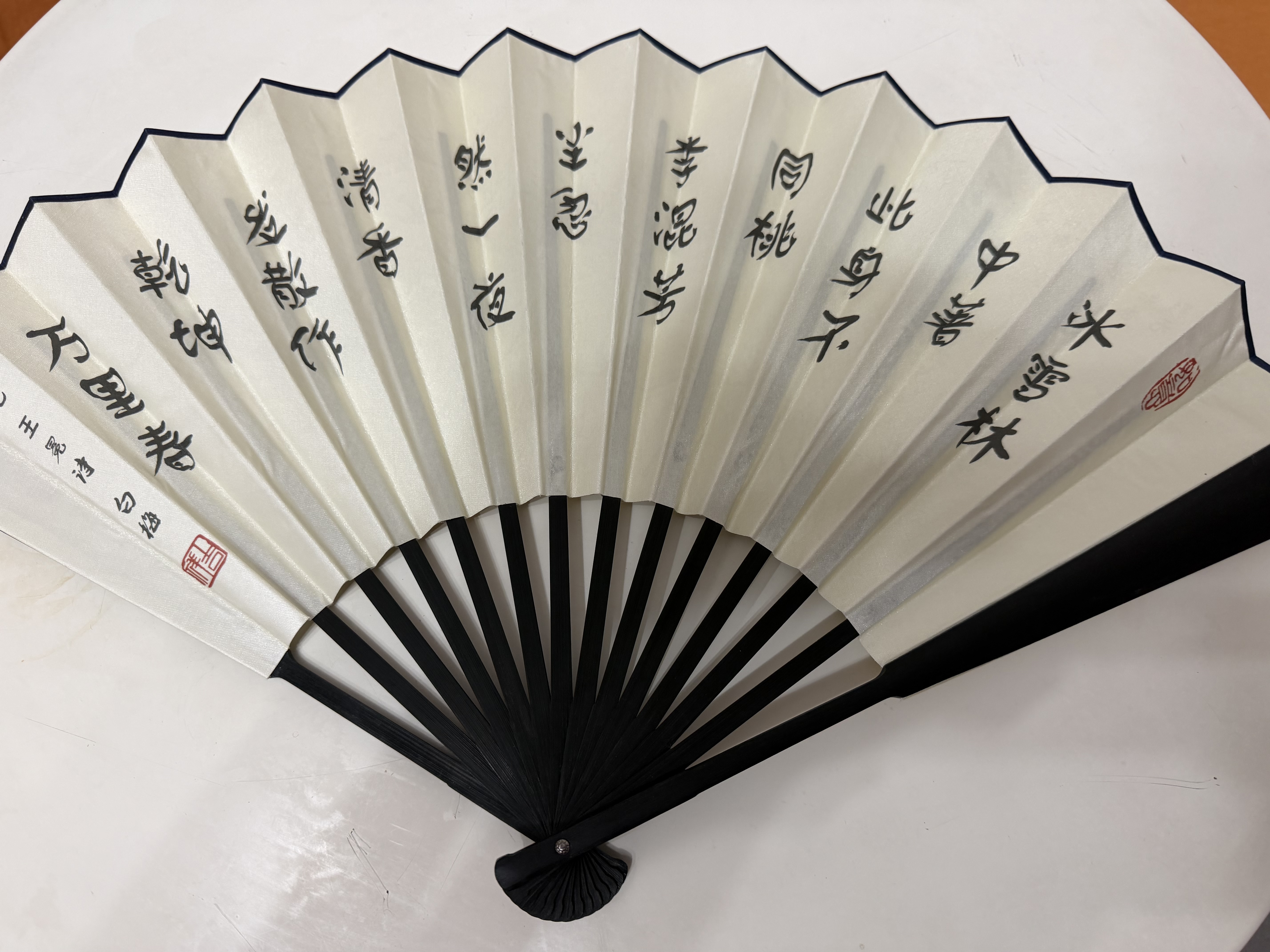 王星记 非遗男式古风折扇仿乌木丝绸绢扇10寸手工扇子 一片孤山礼盒装扇骨刻字定制礼品 实拍图