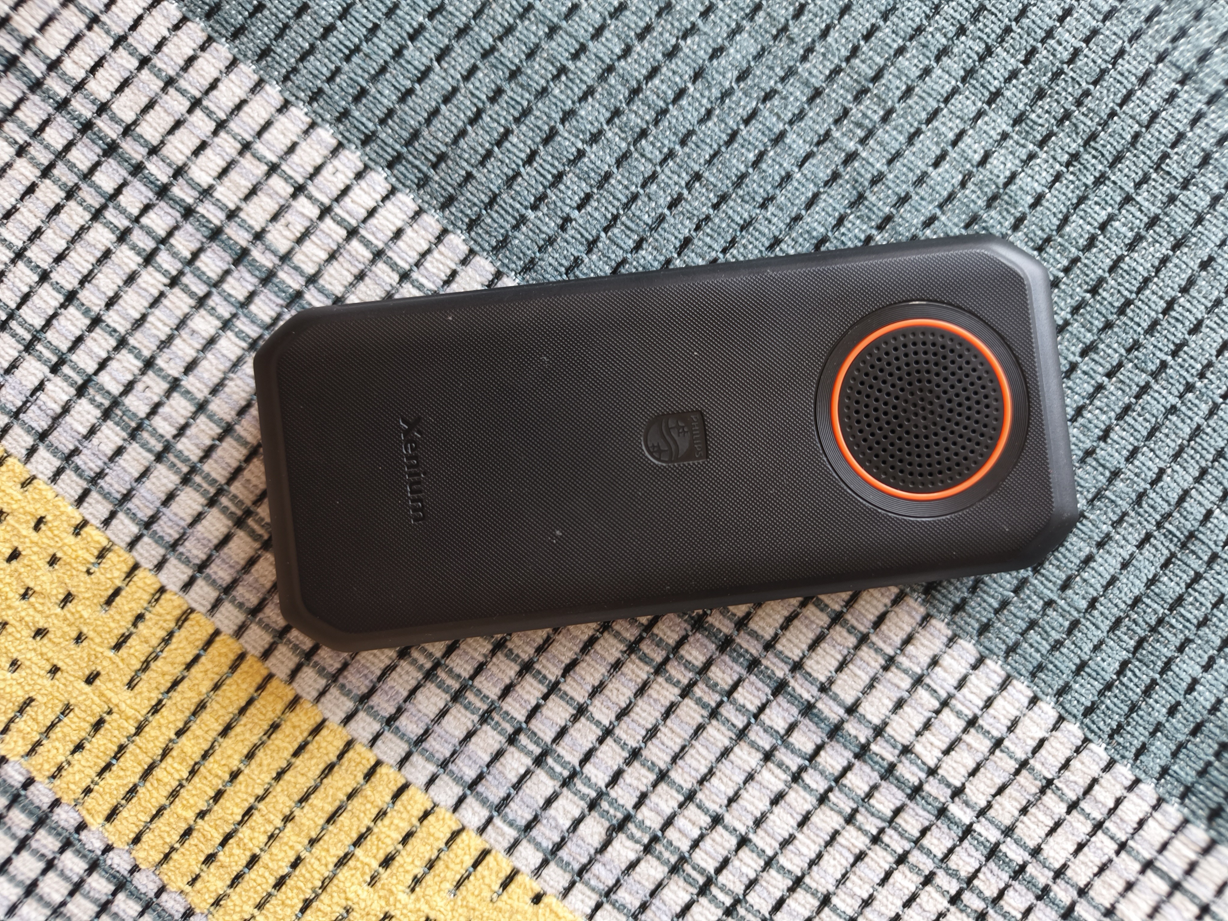 飞利浦（PHILIPS）E588L 全网通4G老年人手机 大声音超长待机大屏大字体直板按键老人专用手机学生备用功能机 尊享黑 实拍图
