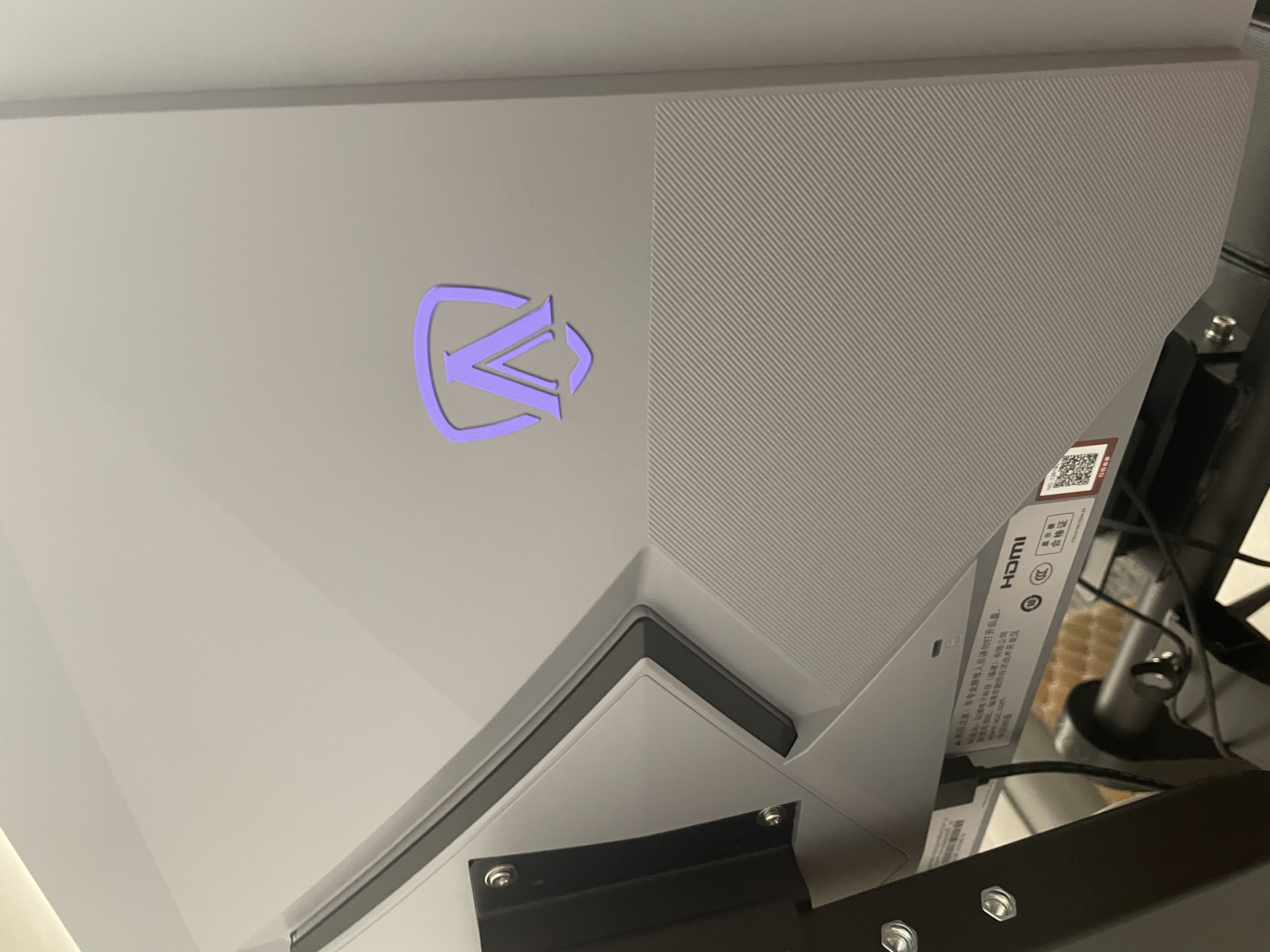 AOC 爱攻7 31.5英寸WOLED 4K 240Hz双模480Hz 10Bit DP2.1 0.03ms 16W音箱 游戏电竞显示器AGP327UZD 实拍图