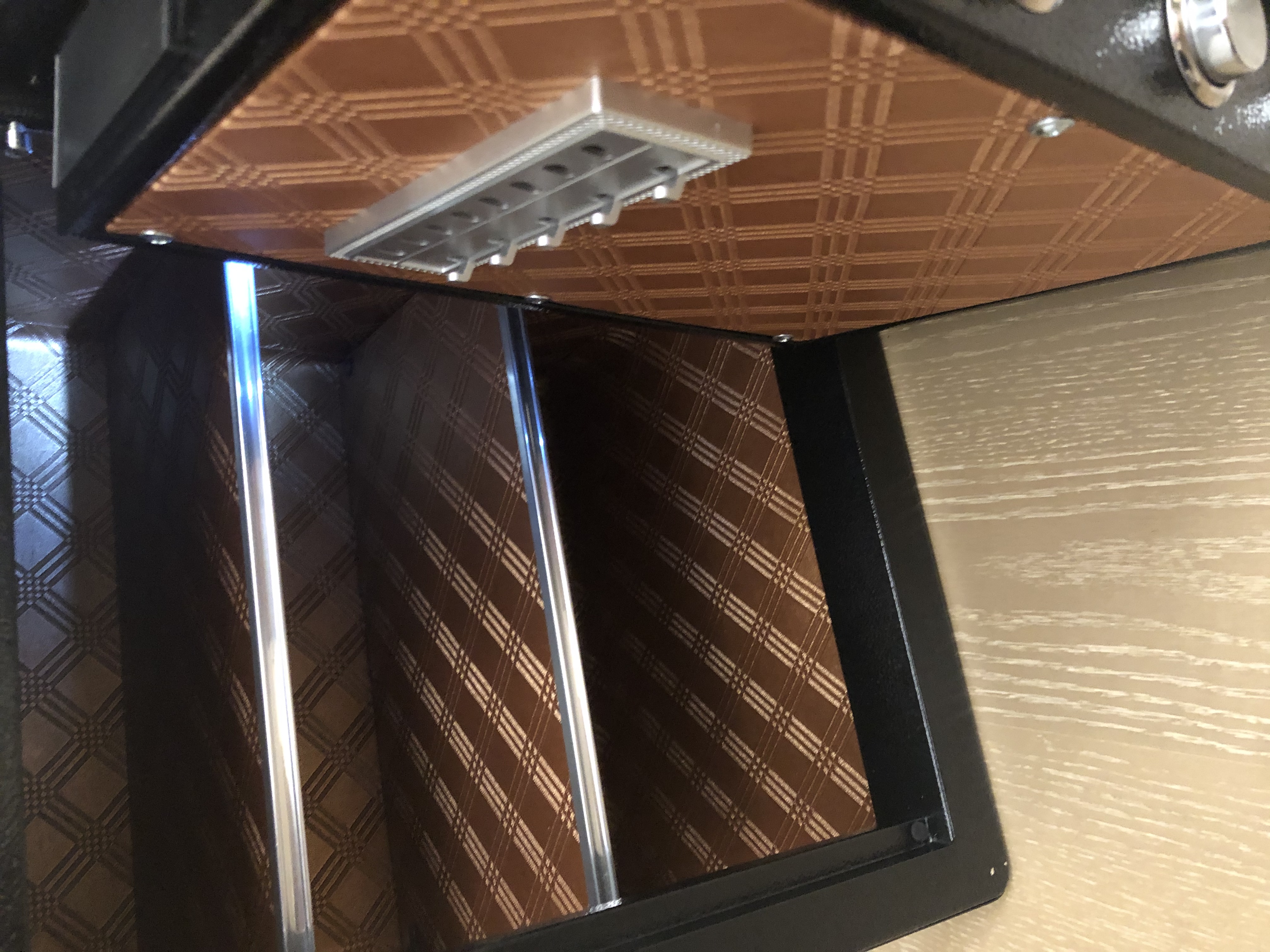 虎牌保险柜家用小型床头保险箱办公财务专用 密码指纹WIFI远程全钢防盗可入墙固定入衣柜保管箱 45cm高 黑色（大双层）【超值推荐】 指纹款(密码+指纹+钥匙) 实拍图