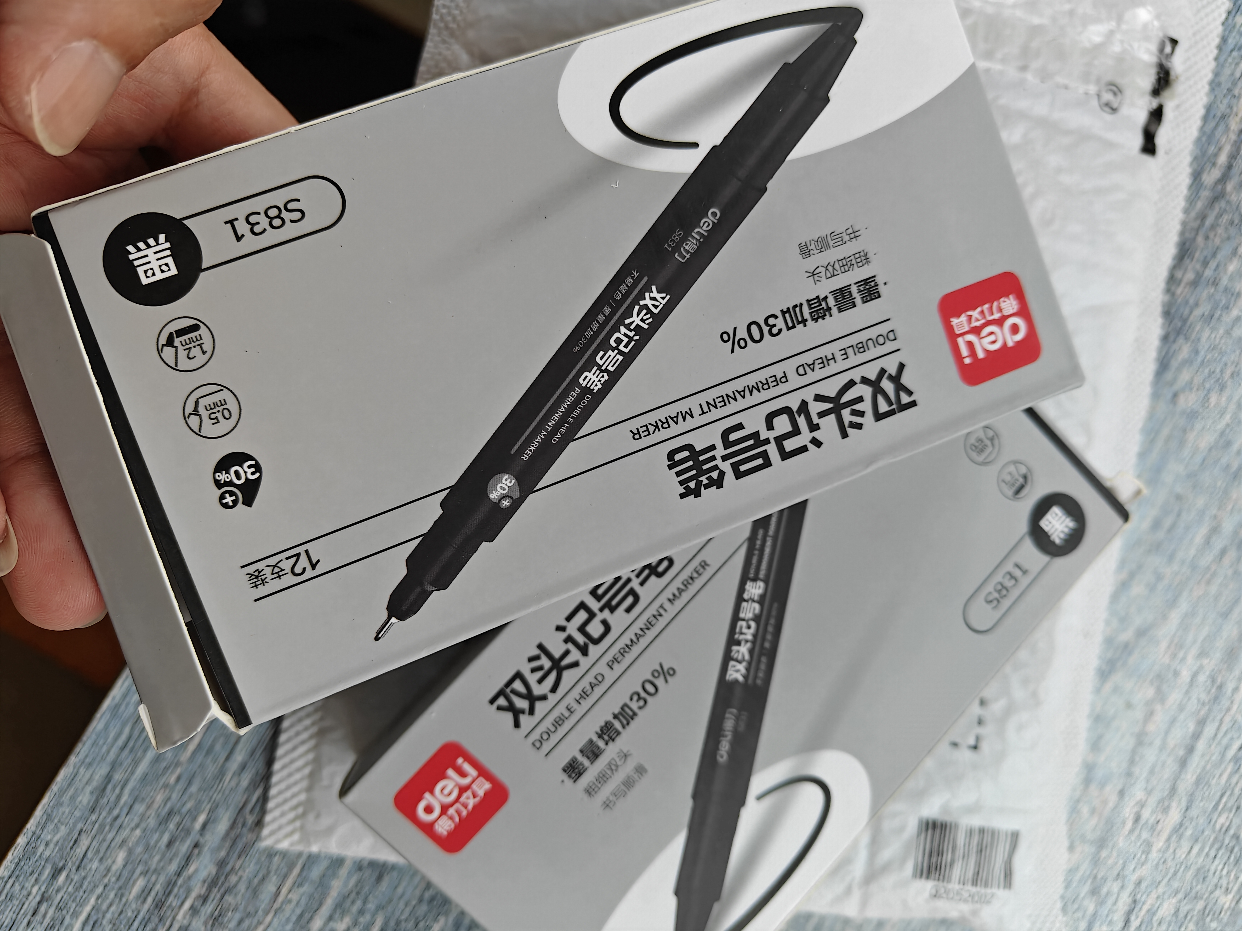 得力（deli）粗细双头物流记号笔 办公会议签字笔标记马克笔油性笔 儿童学生勾线笔12支/盒 S831 开学签名签到 实拍图