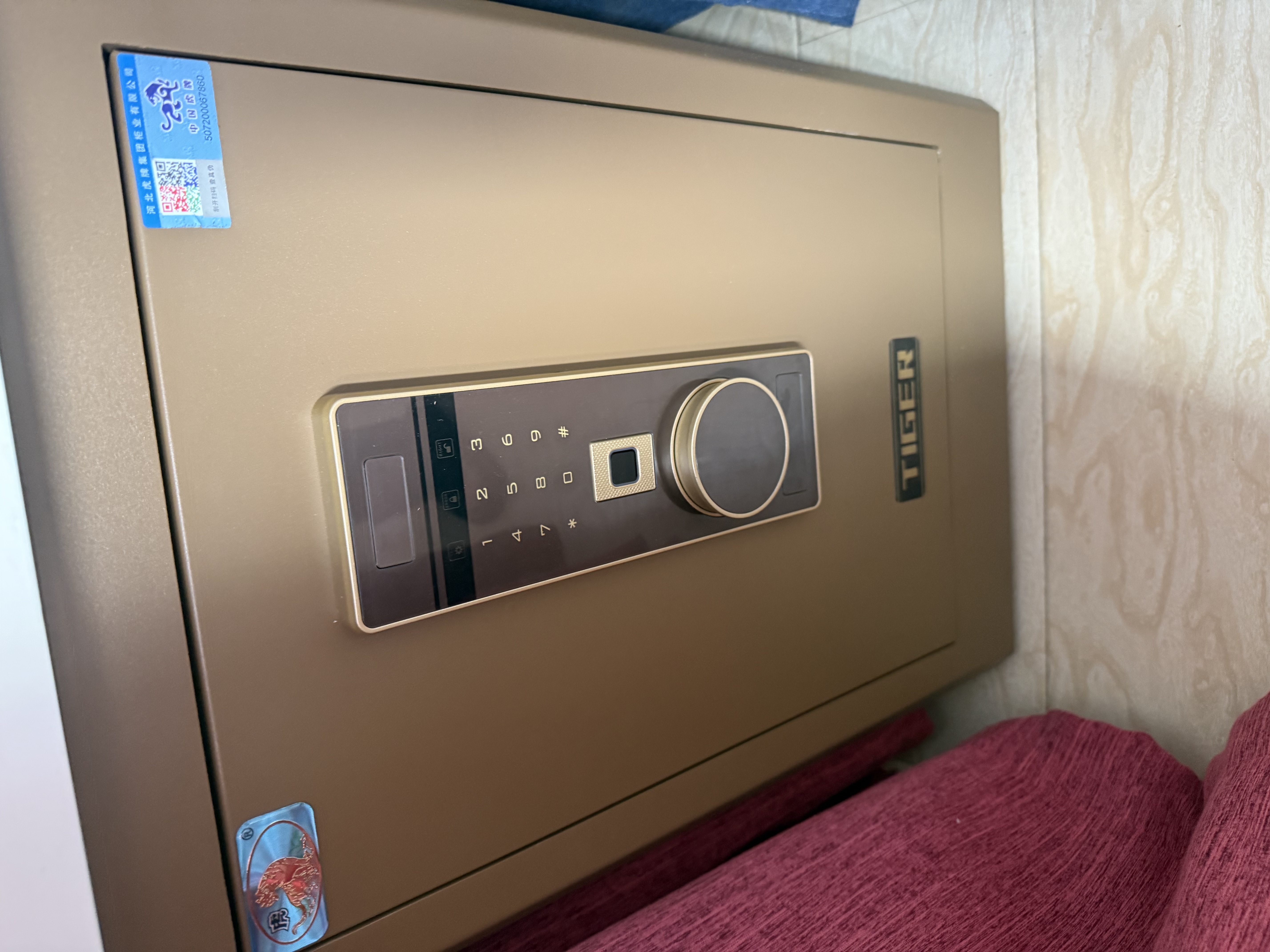 虎牌保险柜家用小型指纹密码WiFi保险箱办公全钢防盗可入墙 60咖啡色 驭尚系列（触控密码+TOUCH指纹识别） 实拍图