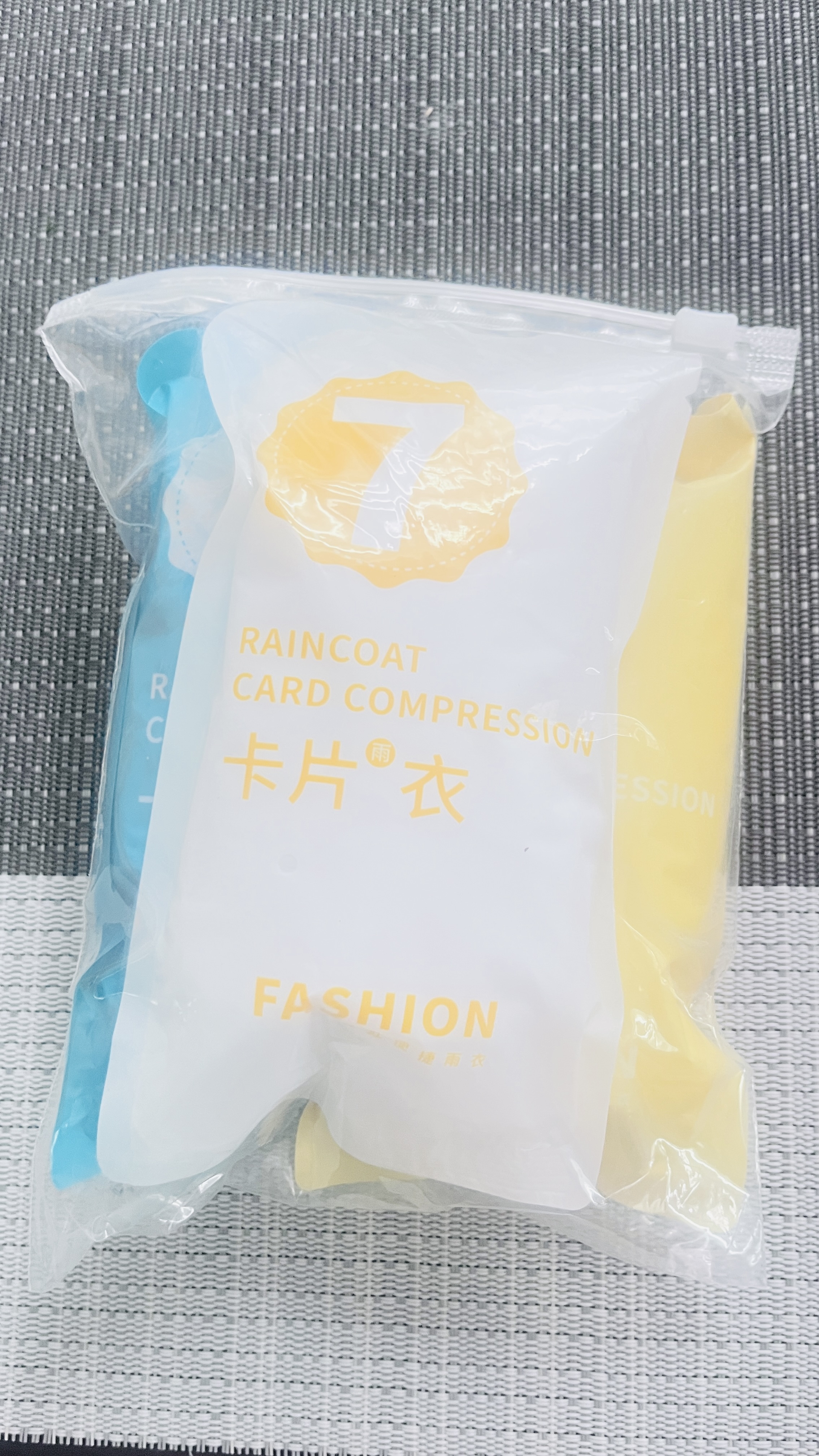 ToMill一次性雨衣加厚便携式卡片雨衣长款防暴雨成人款外穿雨披 3件彩色 实拍图