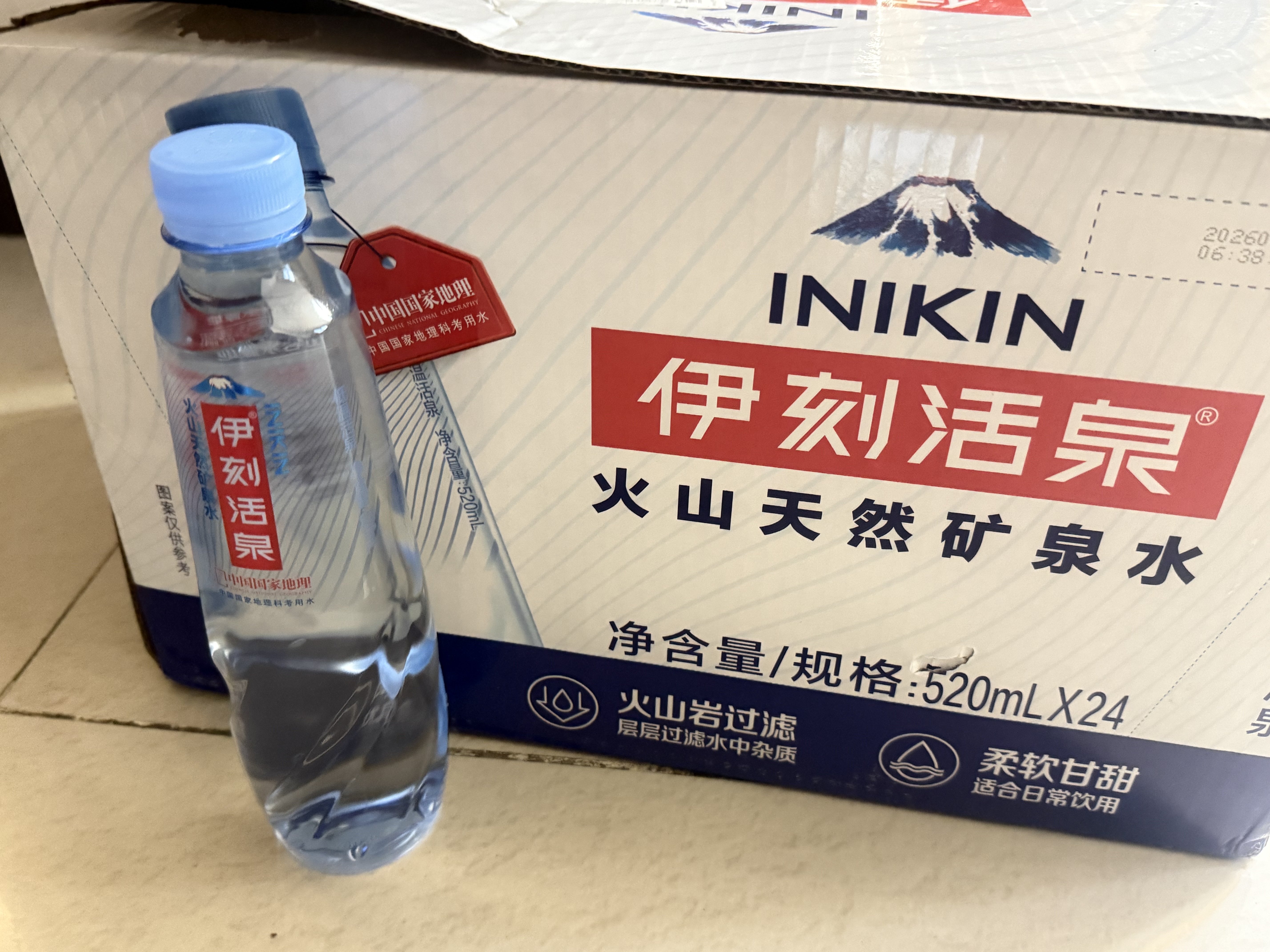 伊利伊刻活泉火山天然矿泉水 520ml*24瓶整箱装天然弱碱【热门商品】 实拍图