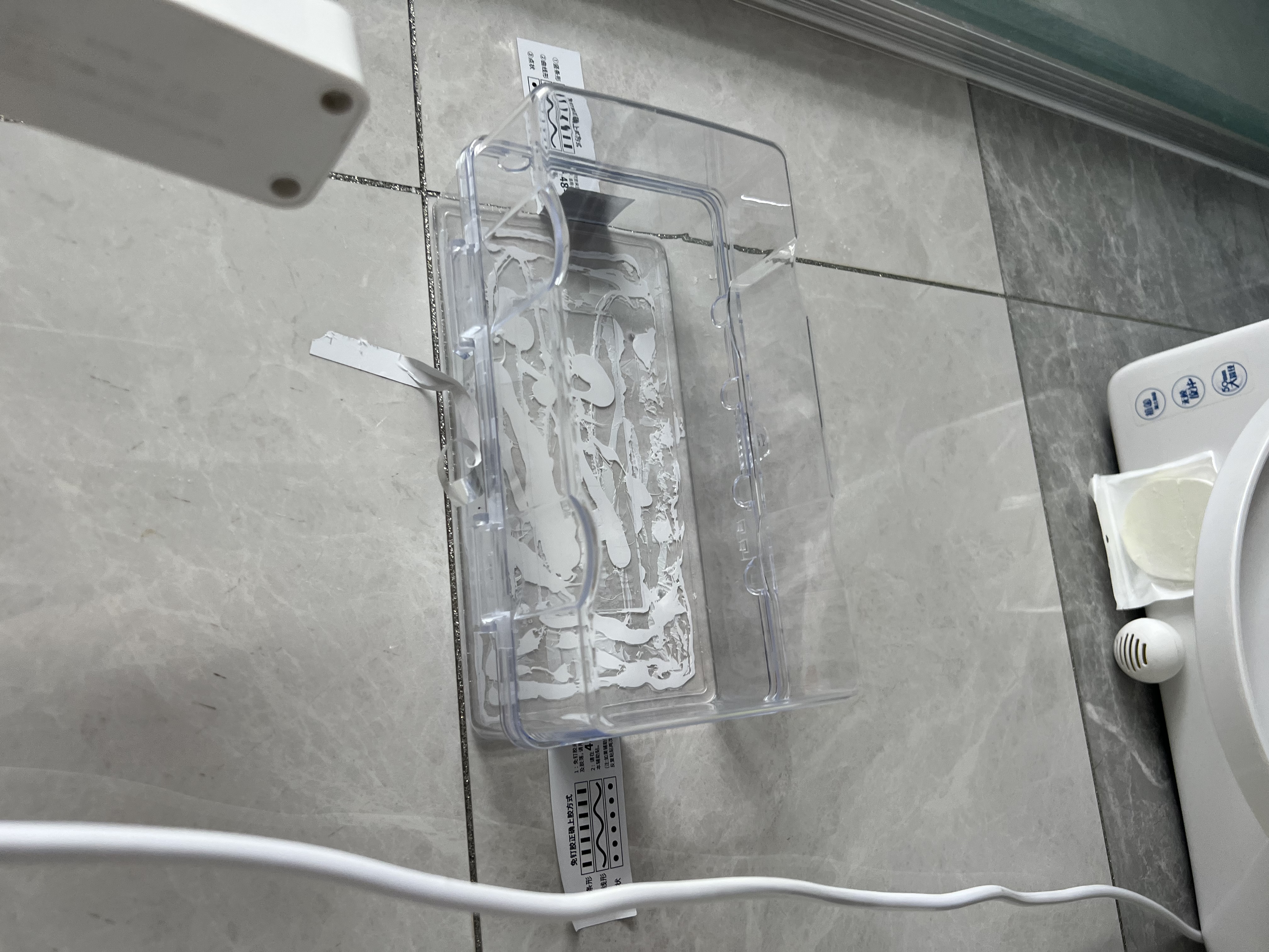 国际电工插线板保护罩室外户外电源插座防溅盒接线板防雨罩加大排插防水盒 排插防水盒【透明】带锁  实拍图