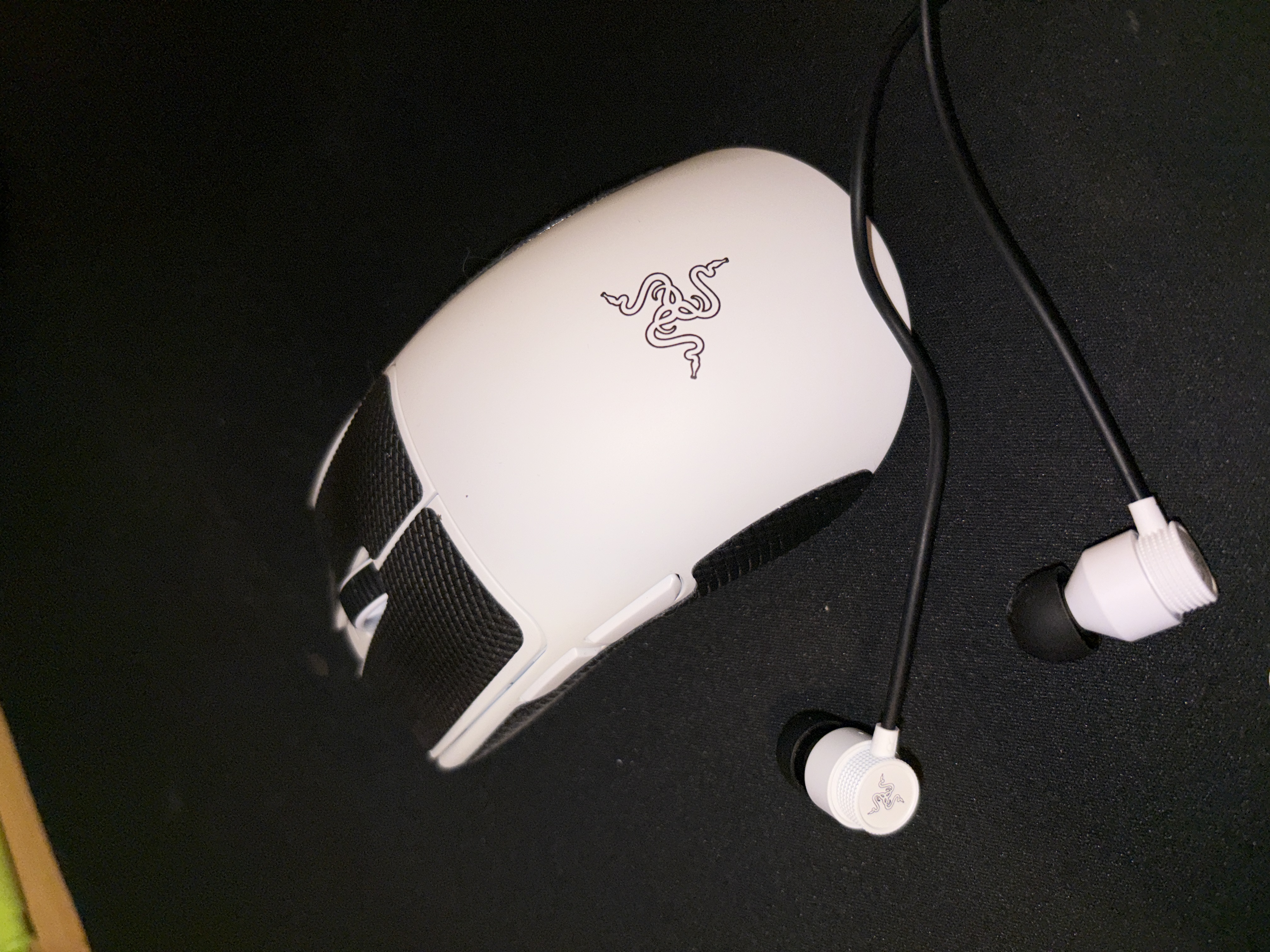 雷蛇（Razer）战锤狂鲨V3有线入耳式耳机 7.1环绕声 吃鸡神器 三角洲官方指定 Type C 白色（赠THX软件 可调EQ） 实拍图