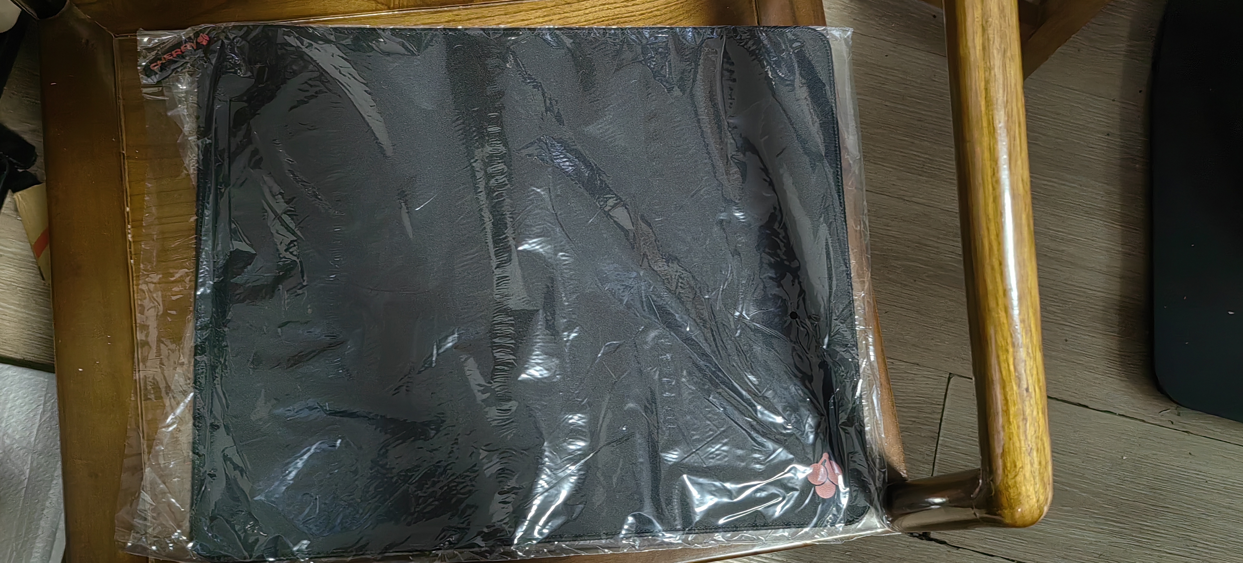 CHERRY樱桃 鼠标垫大号 办公桌垫 键盘垫 游戏鼠标垫 高密纤维顺滑鼠标垫 黑色细面 444*355*4mm 实拍图