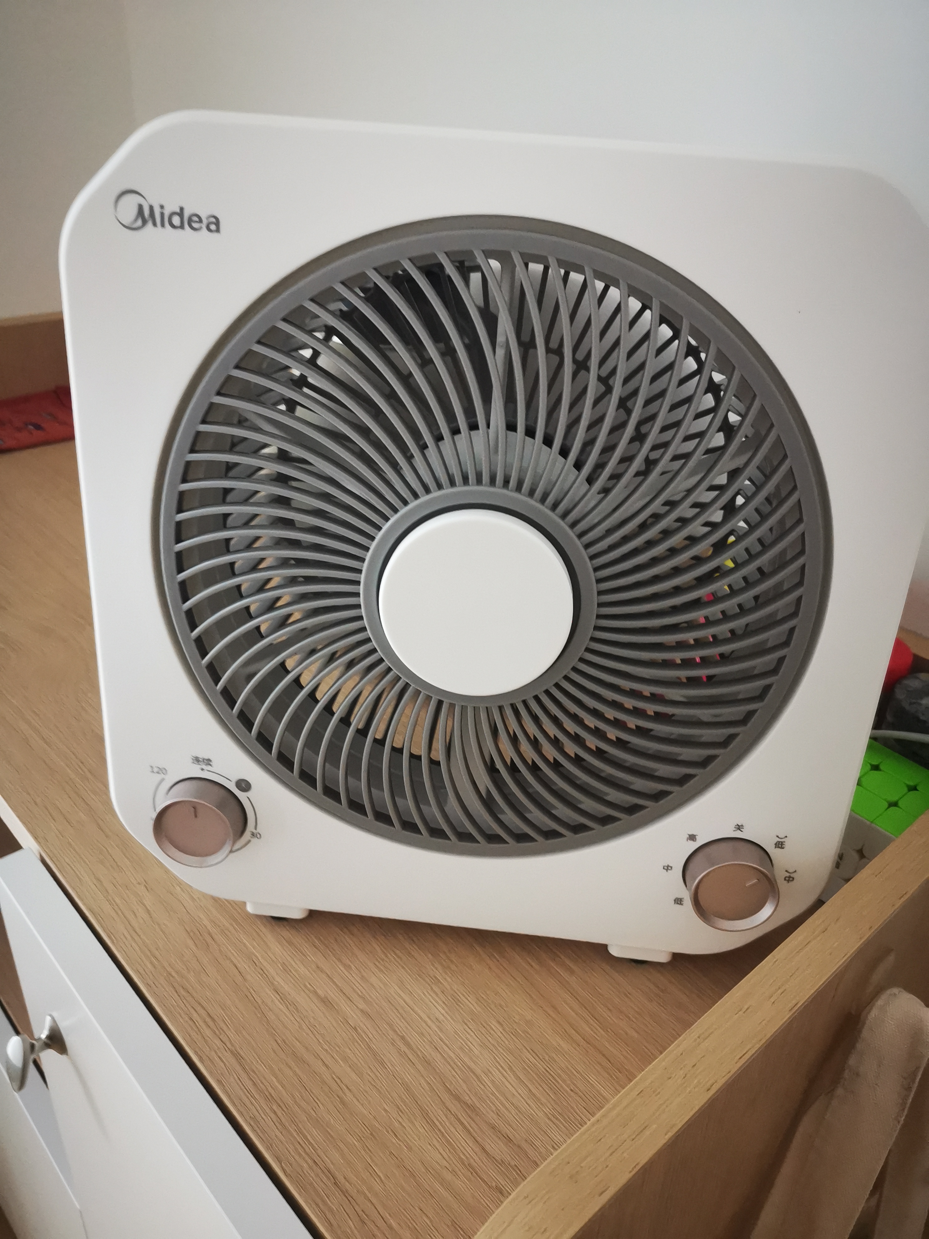 美的（Midea） 电风扇 家用台式小风扇空气循环扇转页扇办公室桌面鸿运扇五叶轻音柔风卧室宿舍节能省电台扇 KYT20-25F【8寸推荐款】 桌面转页扇 实拍图