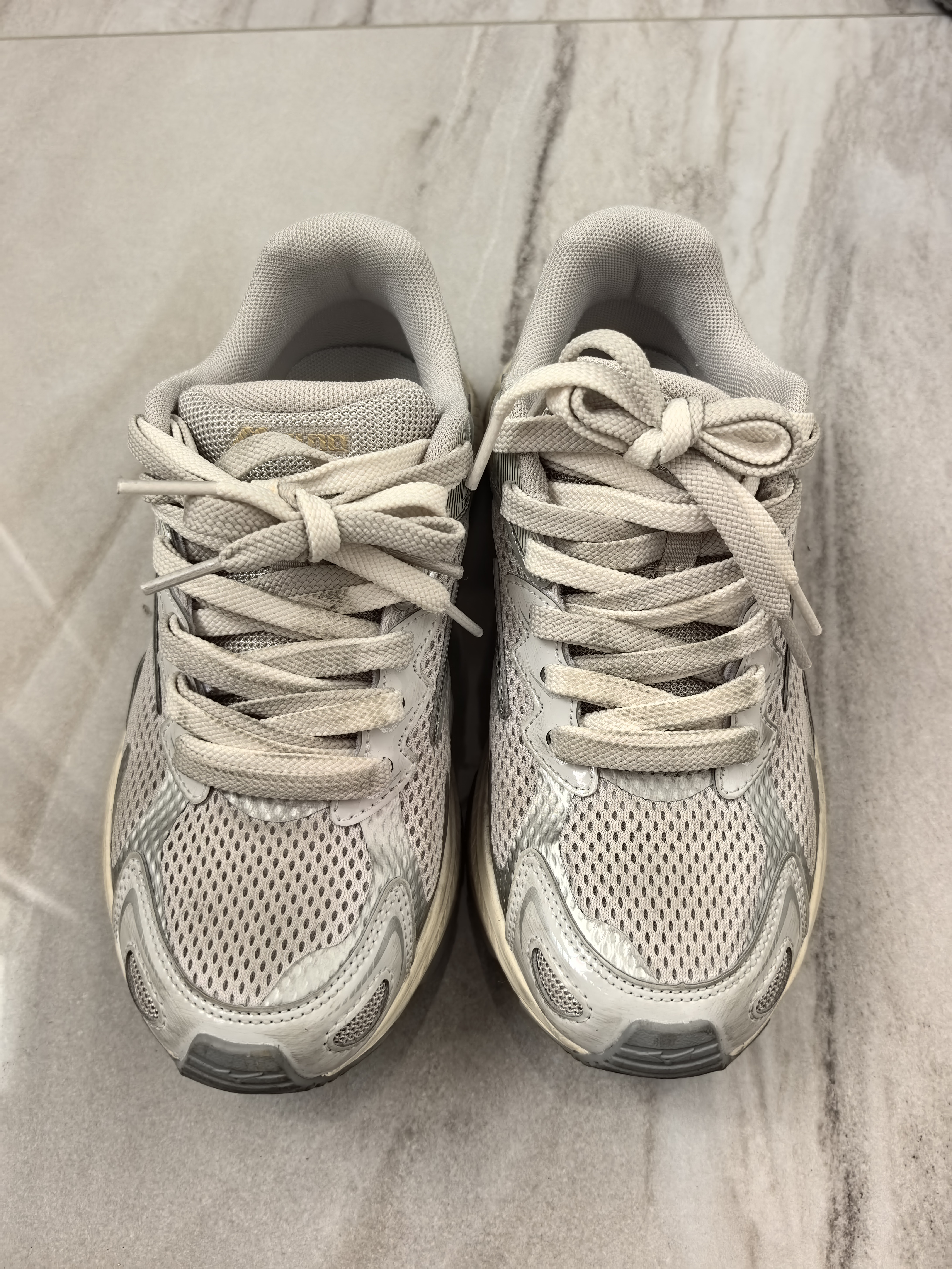 美津浓（MIZUNO）【吴曦同款】男女运动休闲缓震透气网面复古做旧跑步鞋RACER S 实拍图