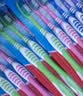 高露洁（Colgate）超洁净中毛牙刷家庭装18支 舌苔刷牙刷深层清洁 实拍图