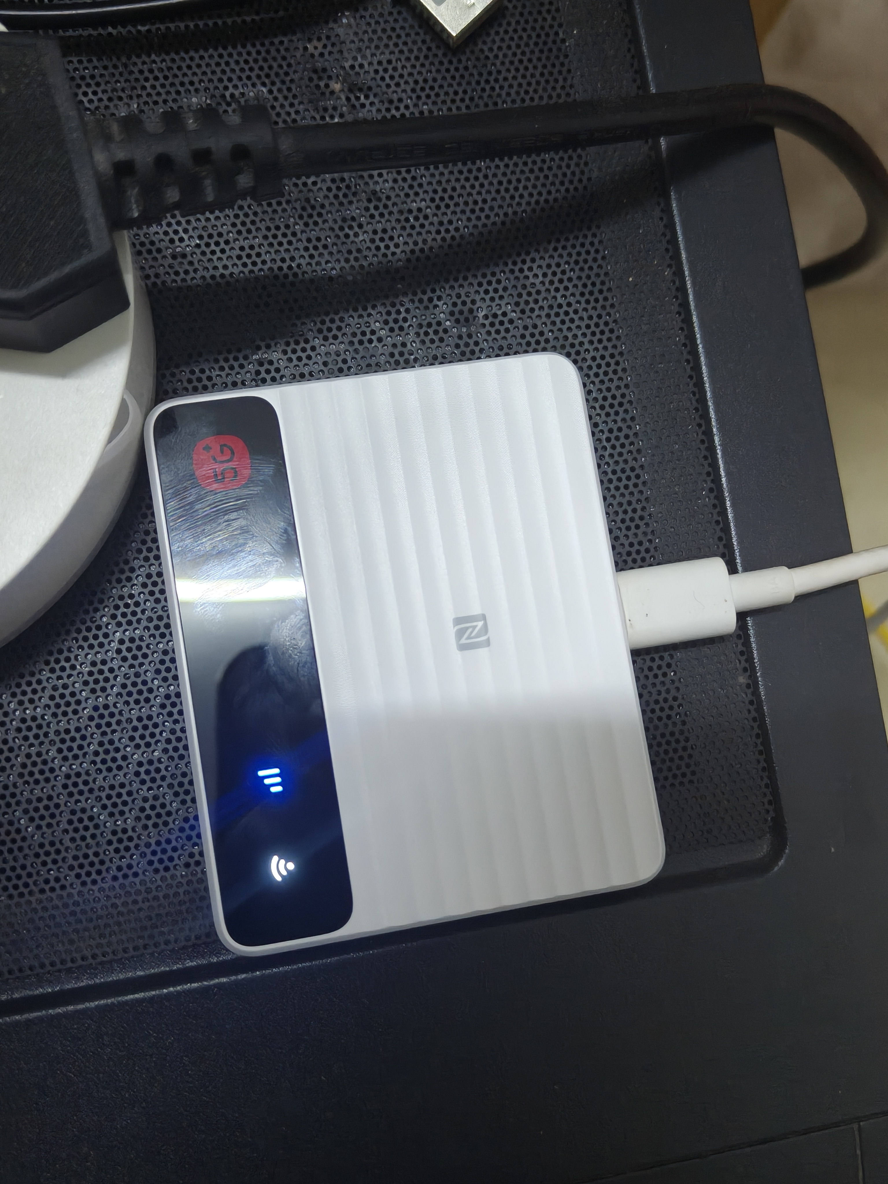中兴5G移动随身wifi6 G5TS无线路由器CPE免插卡2026款f50pro全国通用流量无限制便携千兆高速网络XY15B 【真5G旗舰】F50Pro-移动电信双网任切 中兴自研芯片 主频2.0GH 实拍图
