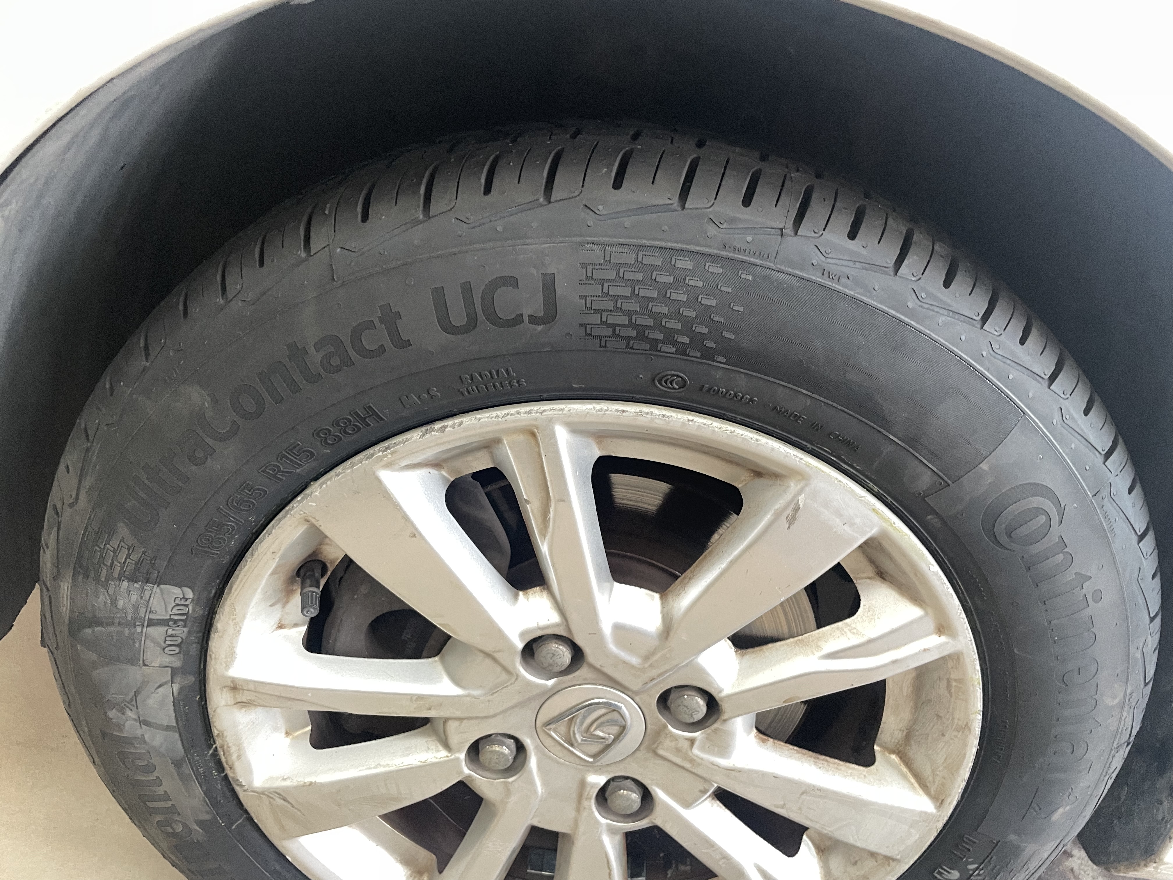 马牌（Continental）汽车轮胎 185/65R15 88H UCJ 适配Polo/日产轩逸标致301现代悦纳 实拍图