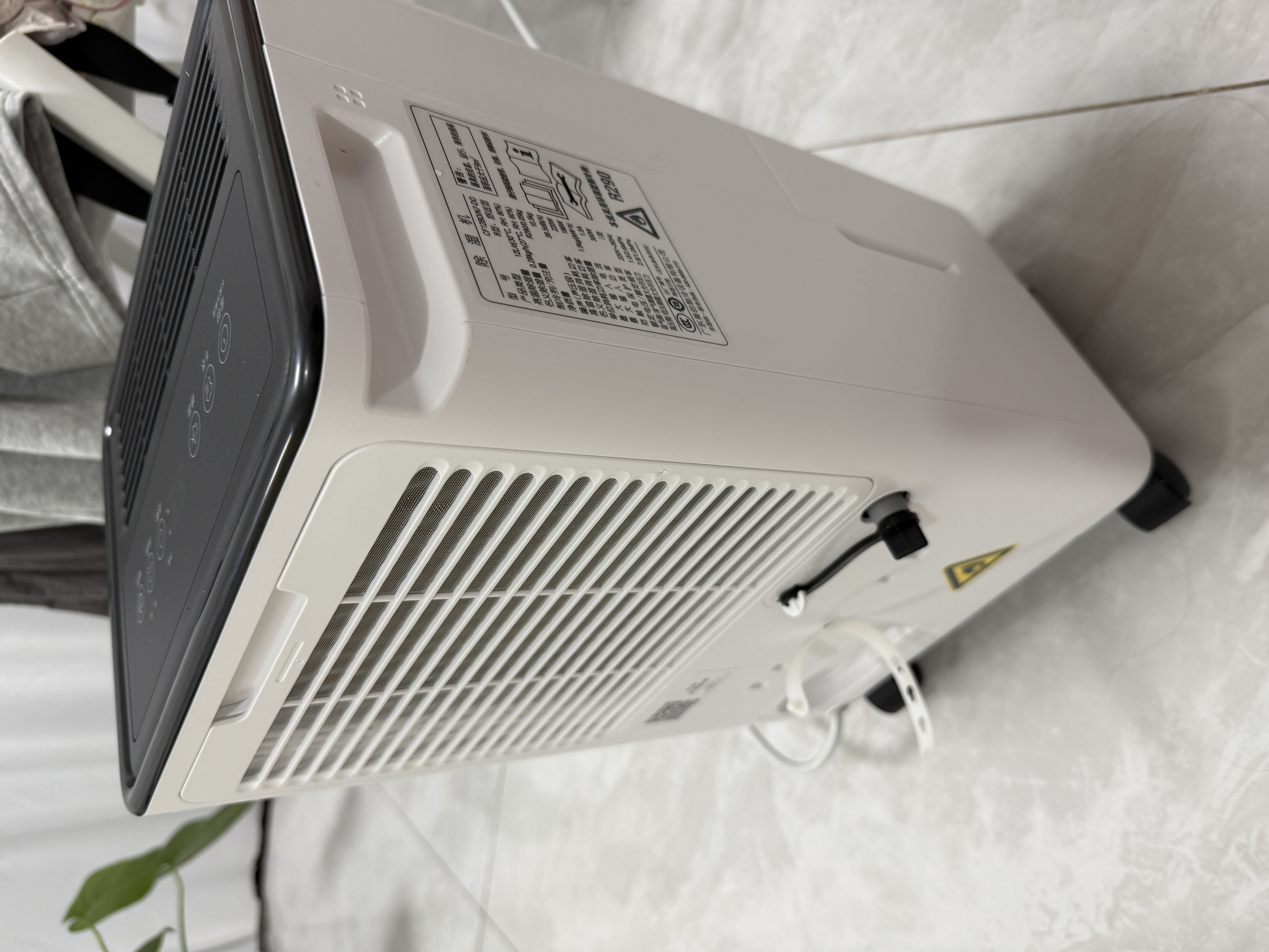 美的（Midea）除湿机/抽湿机12升/天 自营家用20㎡轻音小型回南天客厅卧室内防潮专用干衣吸湿器CF12BD/N7-DO 实拍图