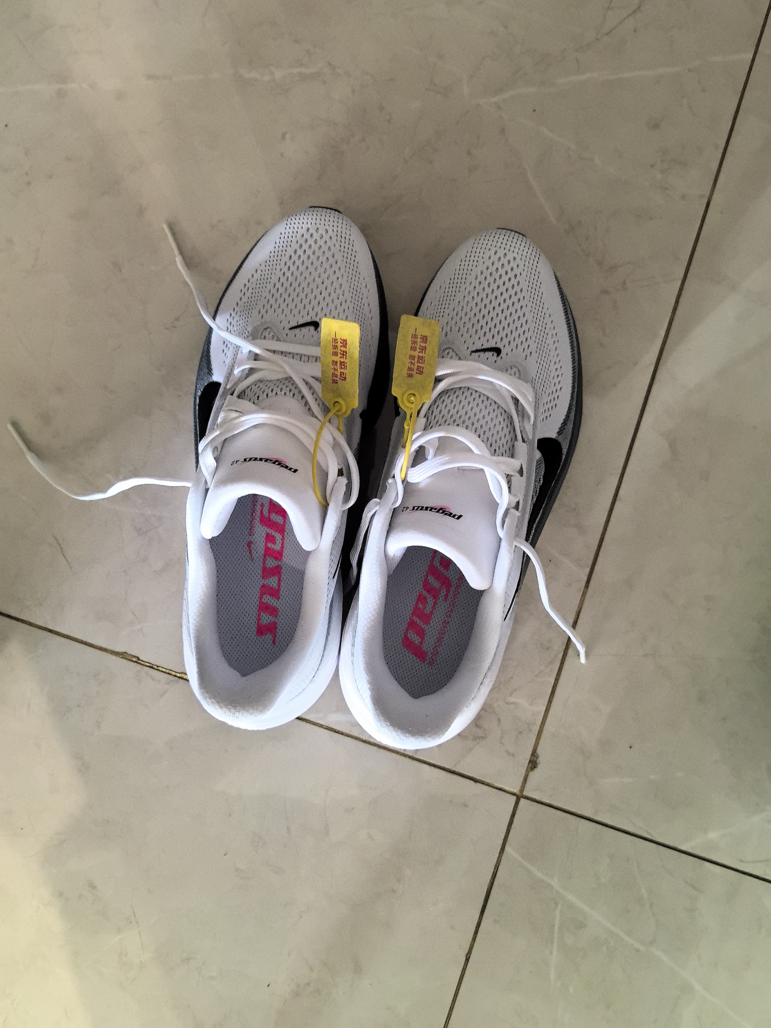 耐克NIKE男子缓震跑鞋 ZOOM PEGASUS 42飞马42跑鞋IB1873-110白40 实拍图