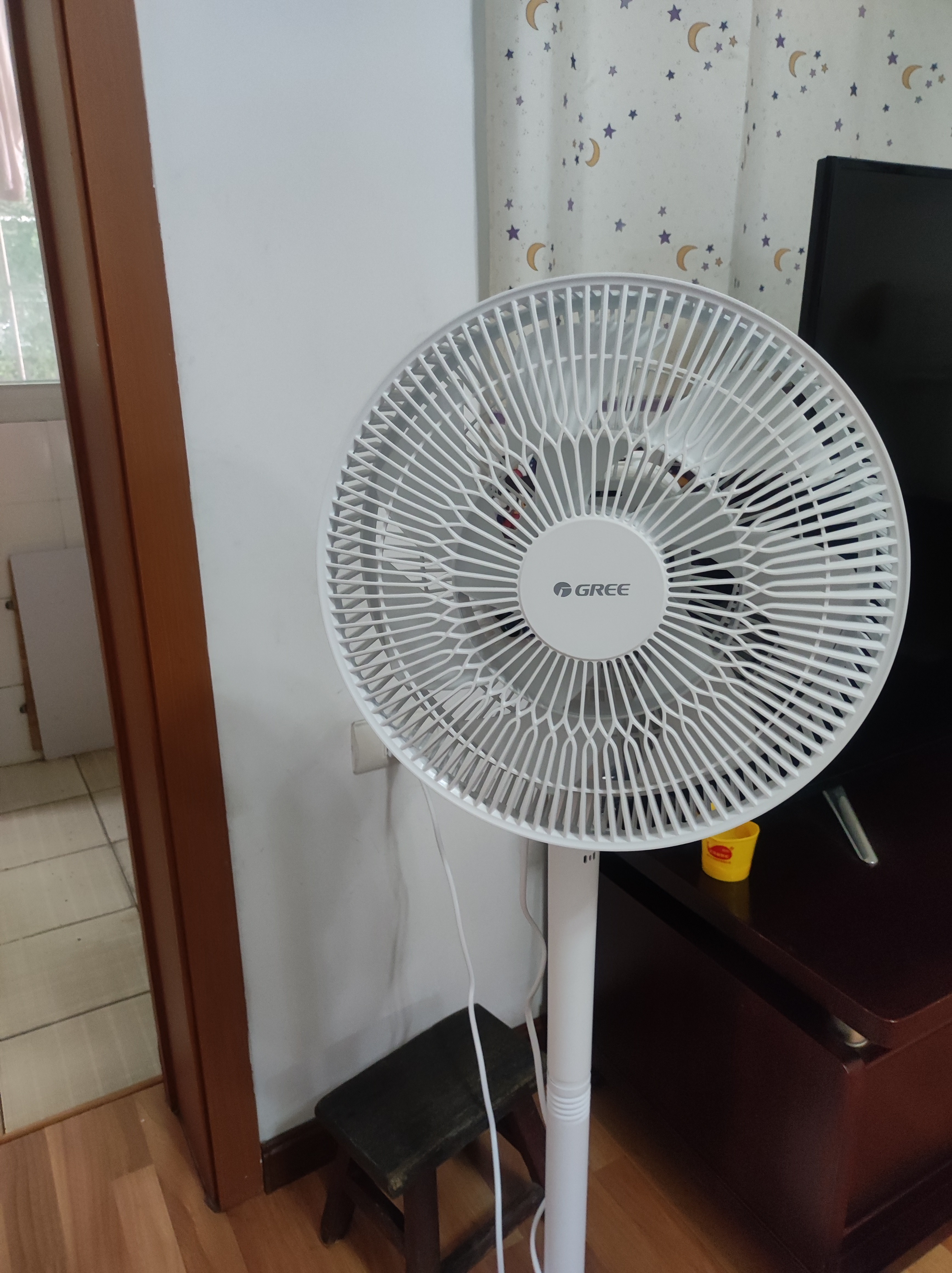 格力（GREE）【价低头部主播9折】双层十二叶专利轻音立式电风扇家用落地扇台式风扇节能风扇大风量 FS-3015h7 实拍图