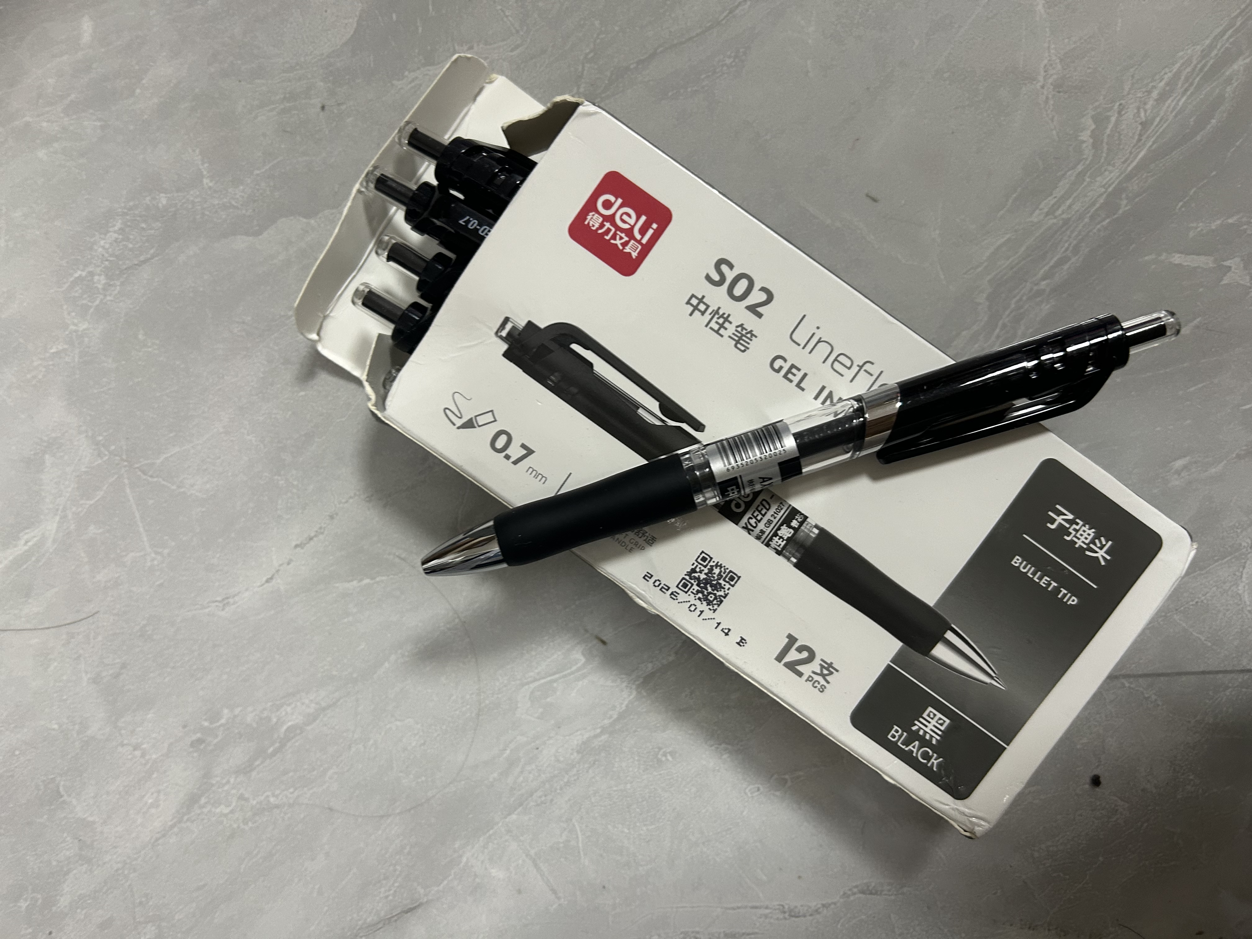 得力（deli）按动中性笔签字笔 0.7mm子弹头按动笔水笔 办公用品 黑色 12支/盒 P0S02高考考试 实拍图