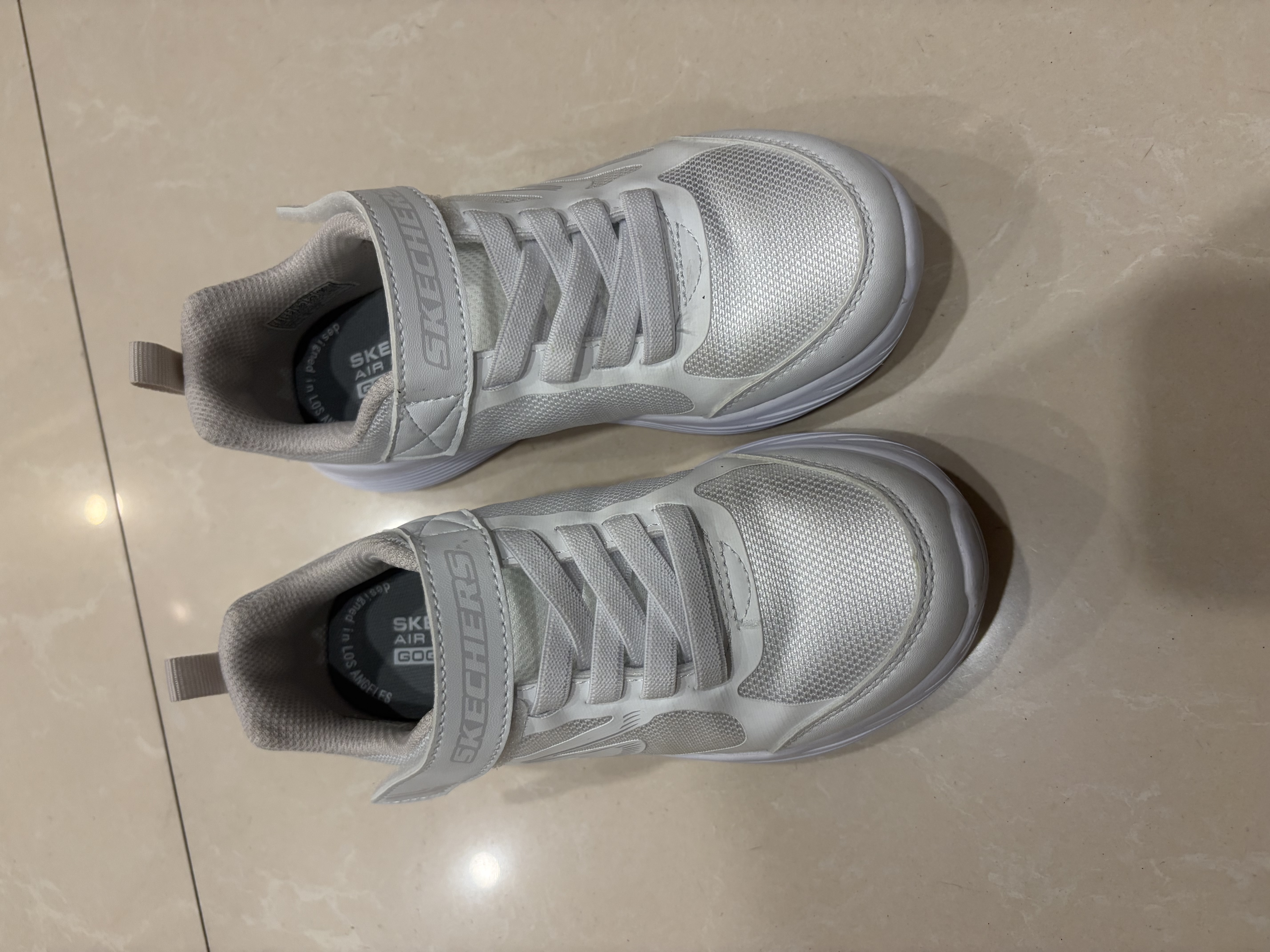 Skechers斯凯奇自营儿童运动鞋女大童跑步鞋轻便减震魔术贴童鞋302429L 实拍图