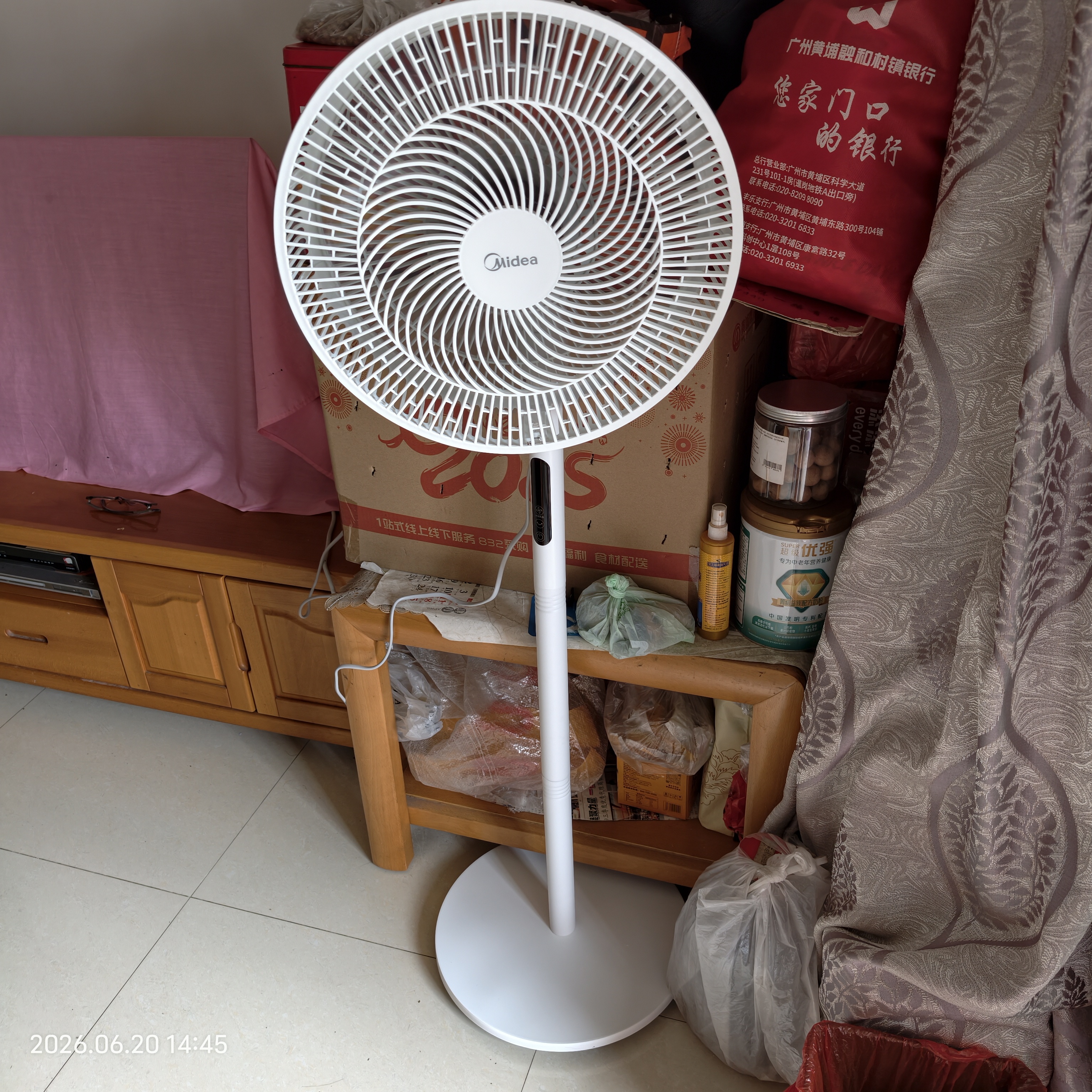 美的（Midea）【飓风节能】七叶柔风立式电风扇/家用轻音落地扇/台式小型风扇/大风力遥控定时摇头风扇 SAH35BSJ 实拍图