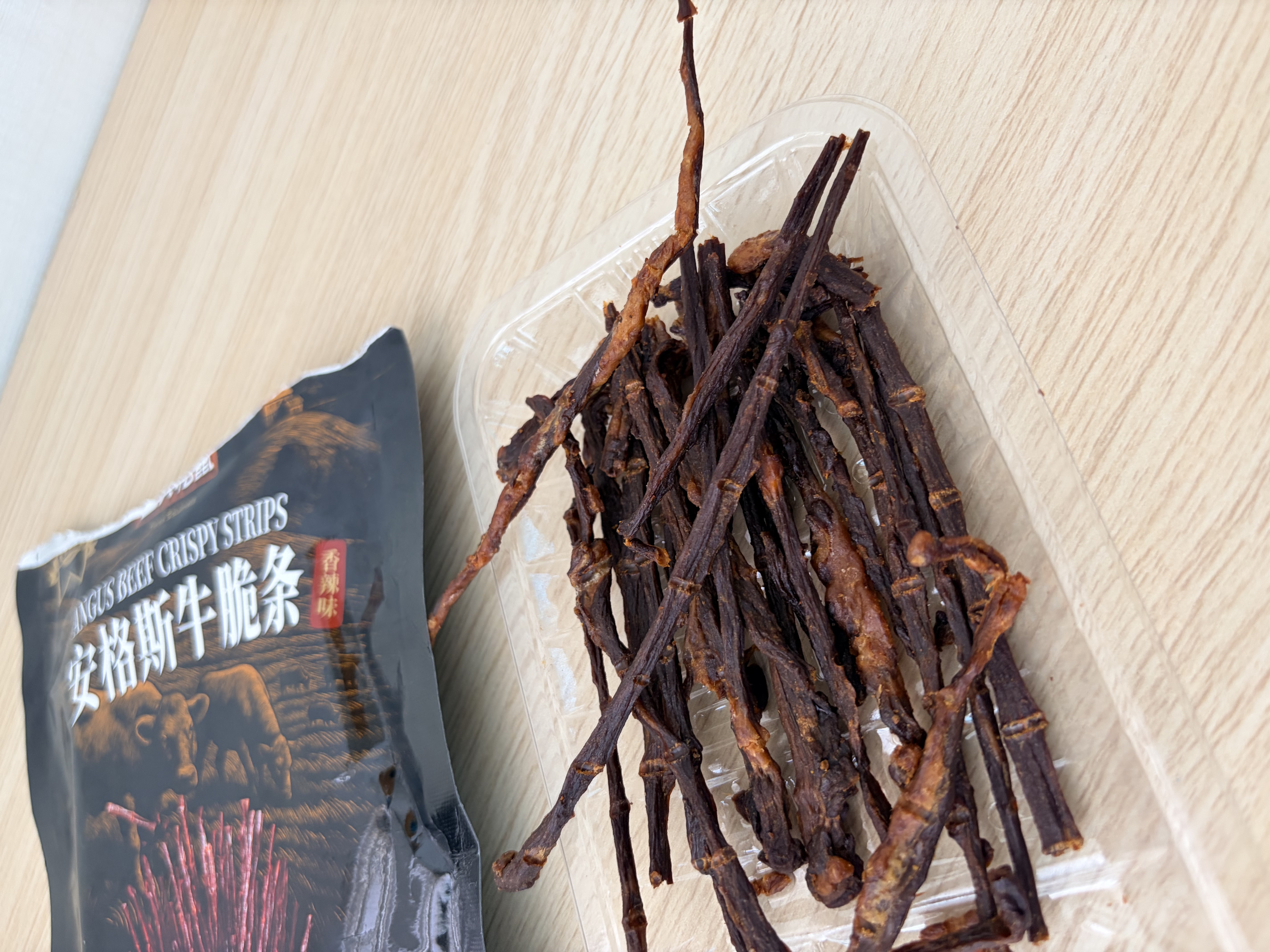 三只松鼠香辣味安格斯牛脆条27g袋 肉食谷饲牛肉脆片解馋休闲零食 实拍图