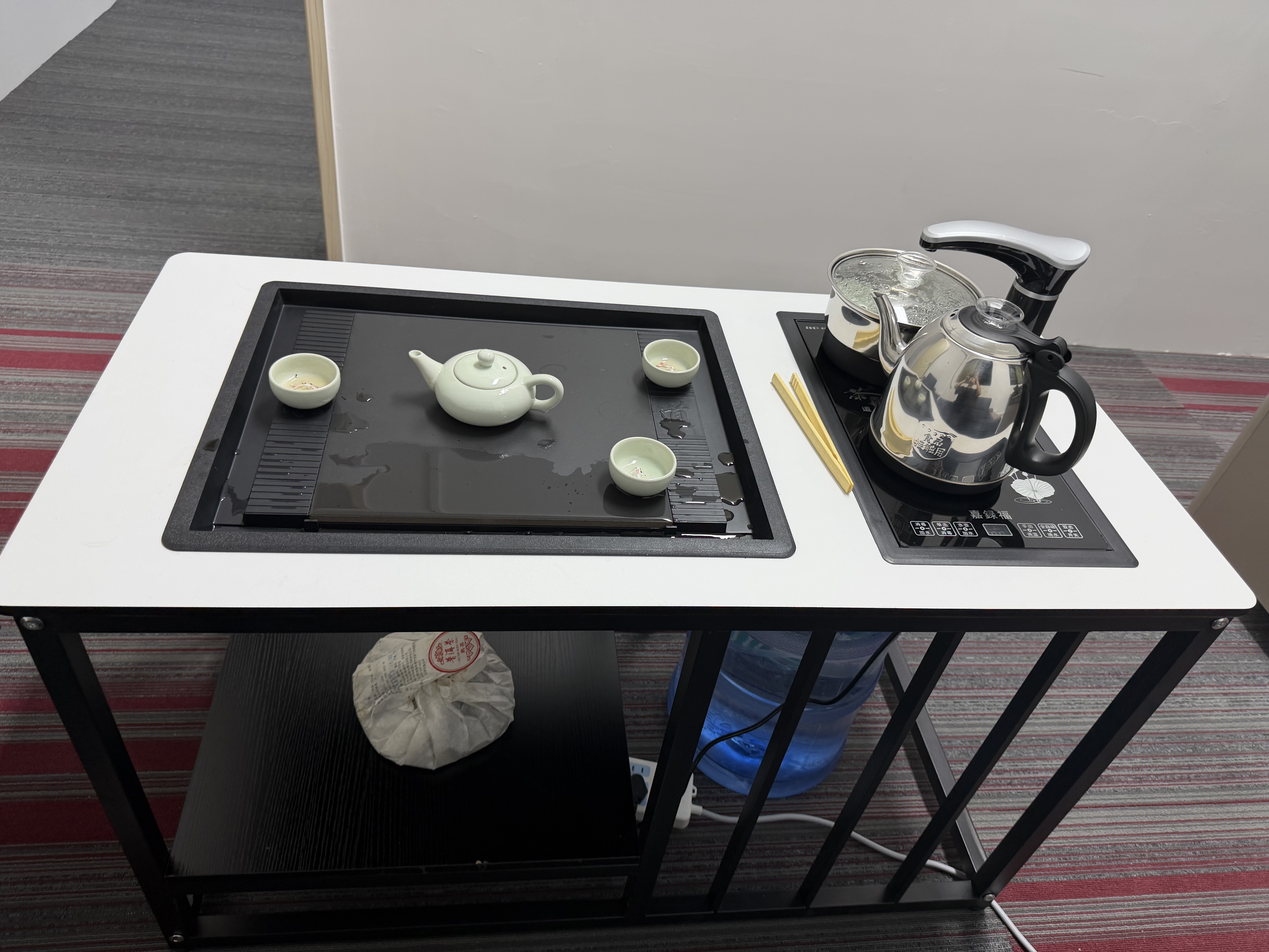 颍逸轩【现货速发】茶几客厅家用办公室功夫茶台烧水壶茶具一体泡茶桌子 黑架+黑色桌面（顶部不锈钢水壶） 长100x宽50x高60【自动泡茶台】 实拍图