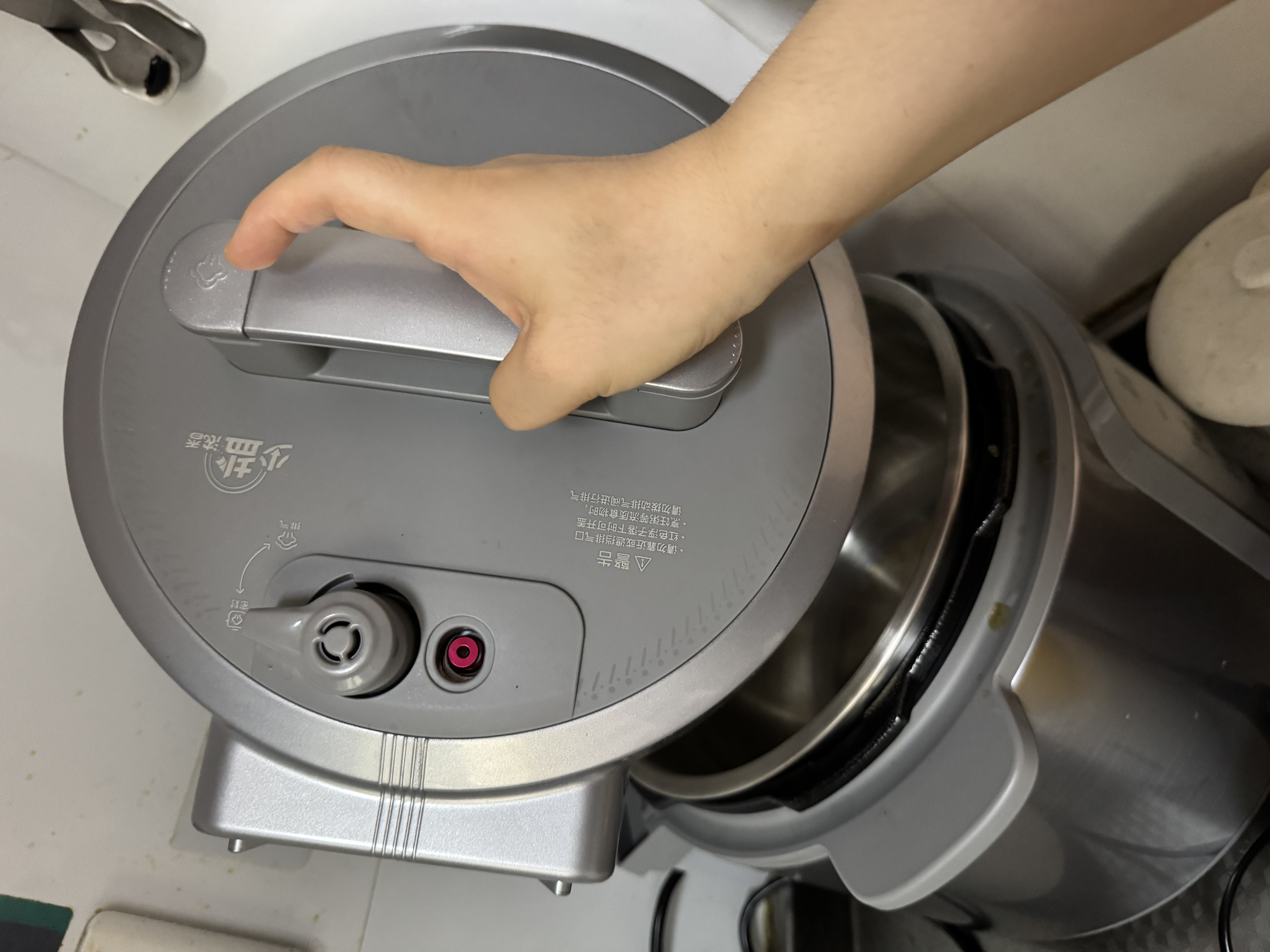 美的（Midea）有钛青瓷0涂层电压力锅5L 智能预约多功能一体高压电饭锅MY-E5811G家用4-6人开盖炖煮煲汤电饭锅 实拍图