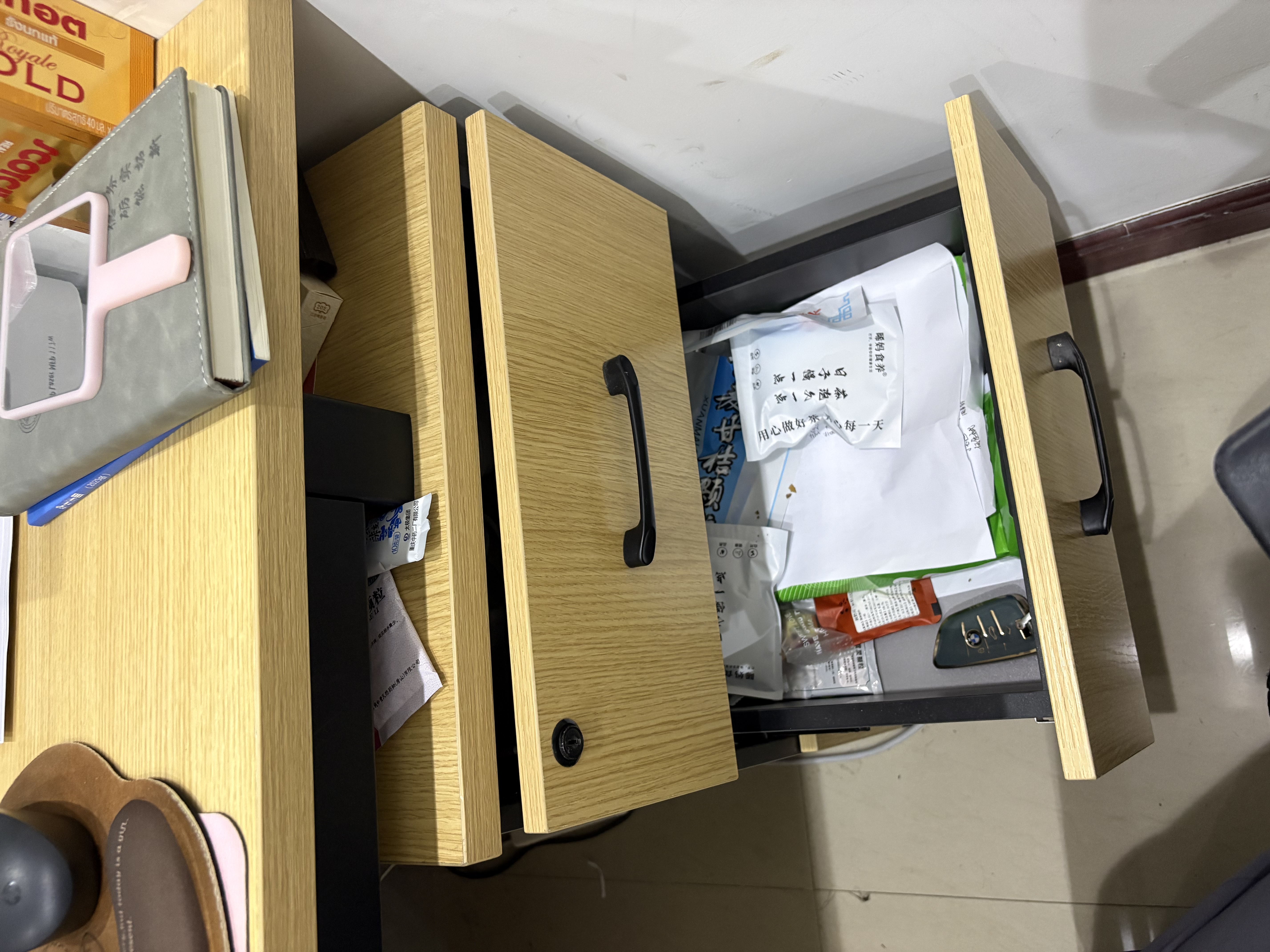 联想（Lenovo）小新M2蓝牙鼠标 无线鼠标 轻音便携 类肤手感舒适办公鼠标 可充电长续航 笔记本平板鼠标M2-BT蓝色 实拍图