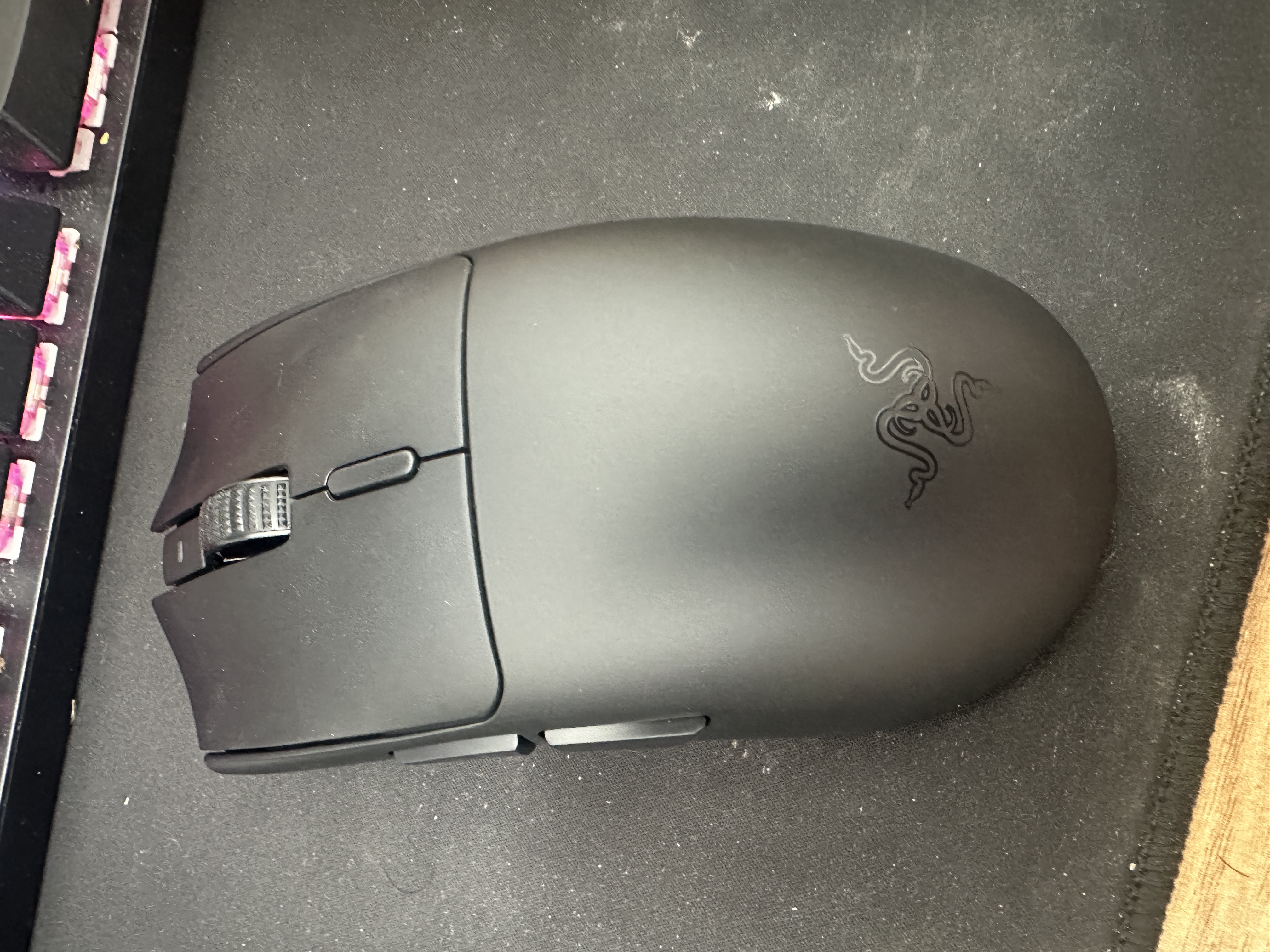 雷蛇（Razer） 毒蝰V3极速版 无线鼠标 电竞游戏鼠标 轻量化鼠标 吃鸡/三角洲打瓦/LOL  Faker冠军推荐 黑色 实拍图