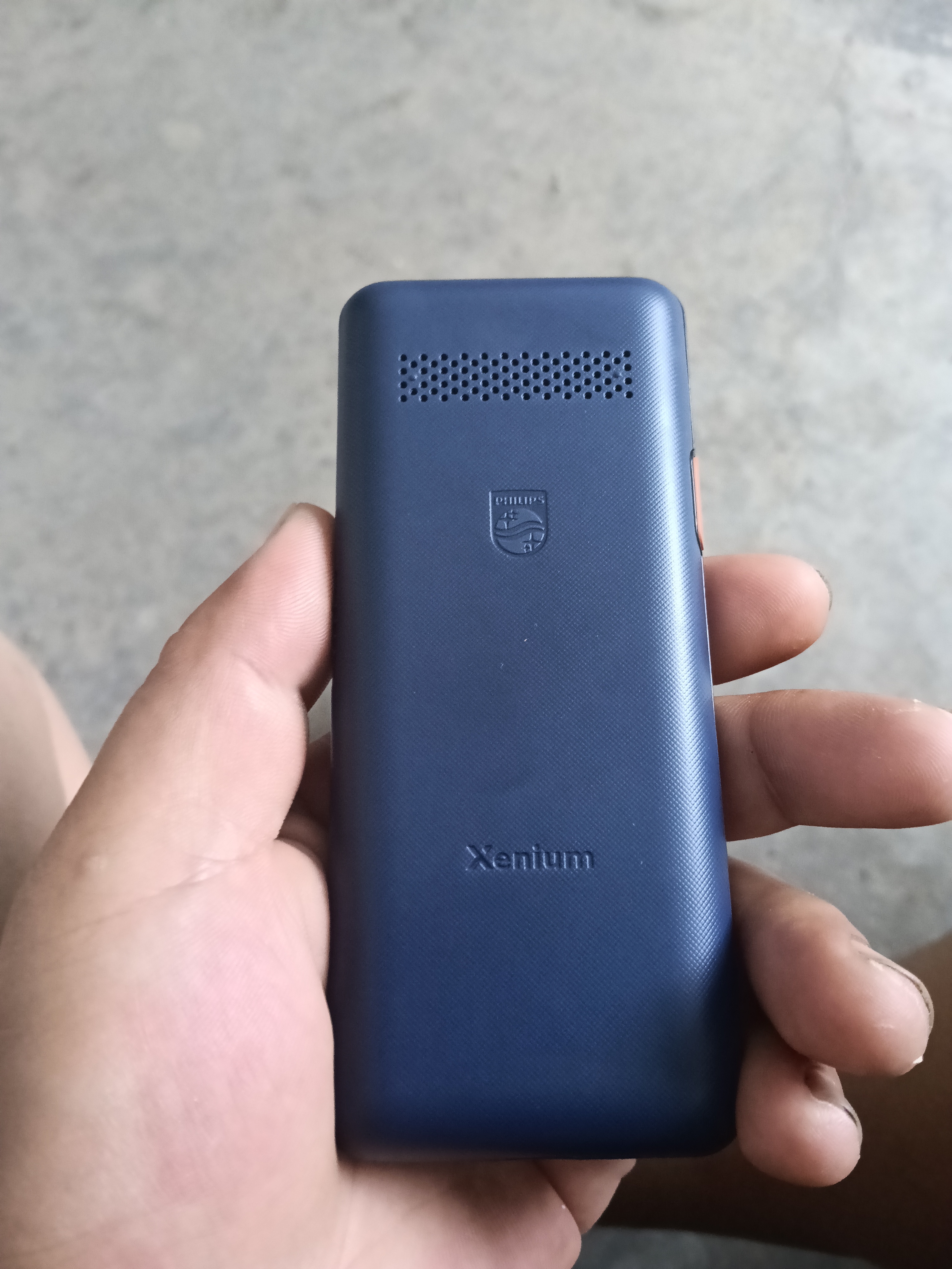 飞利浦（PHILIPS）E568A 宝石蓝 移动联通电信4G全网通 老年人手机智能 超长待机儿童功能学生手机 大字大声直板按键 实拍图
