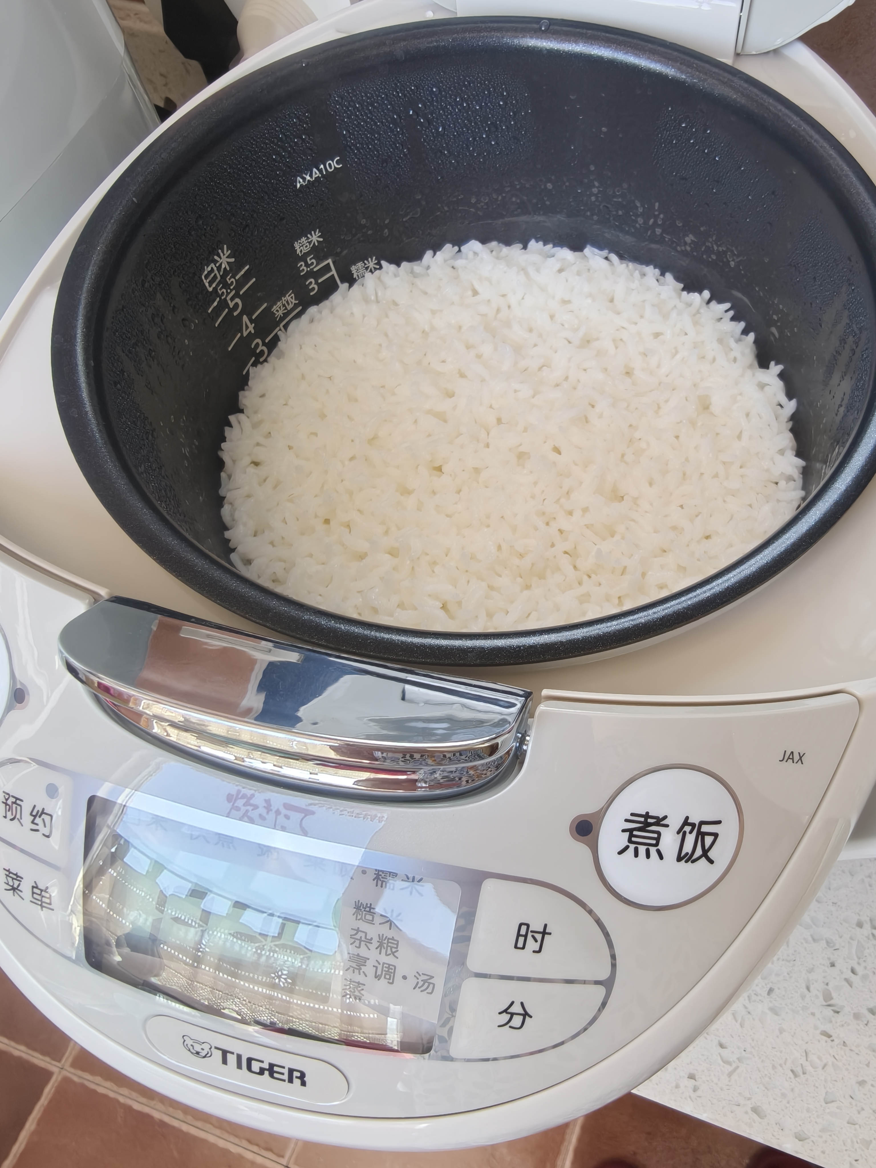虎牌（TIGER）电饭煲 多功能智能微电脑 可预约定时煮饭电饭煲 家用不粘锅电饭锅 2-3人 3L JAX-C10C 实拍图